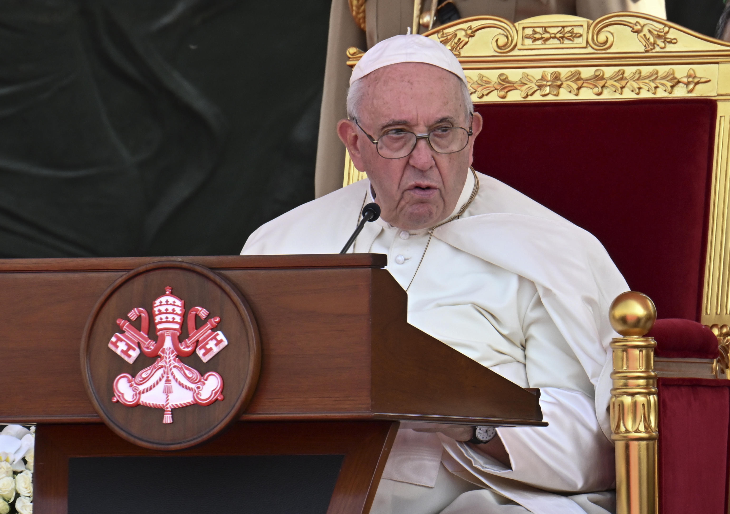 Pope, in Bahrain, condemns rearmament pushing world to 'precipice'