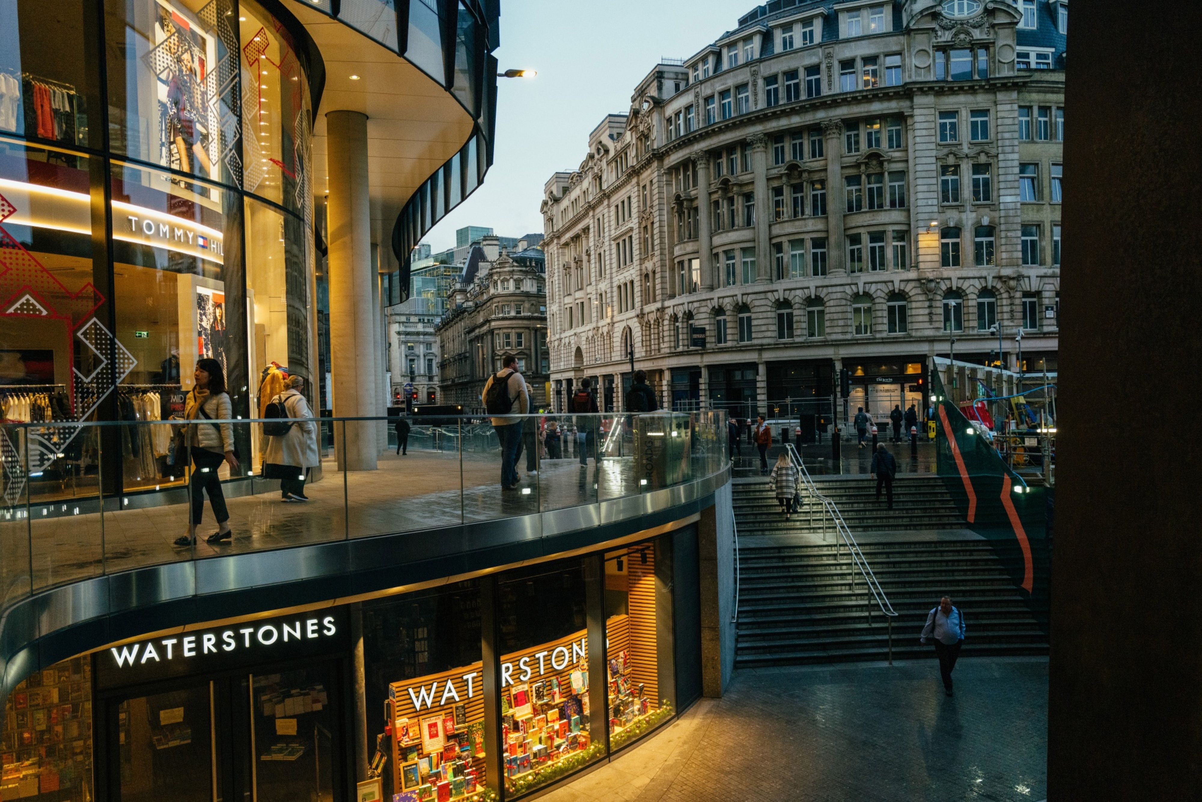 Market Turmoil Sends City of London Workers Back to the Office