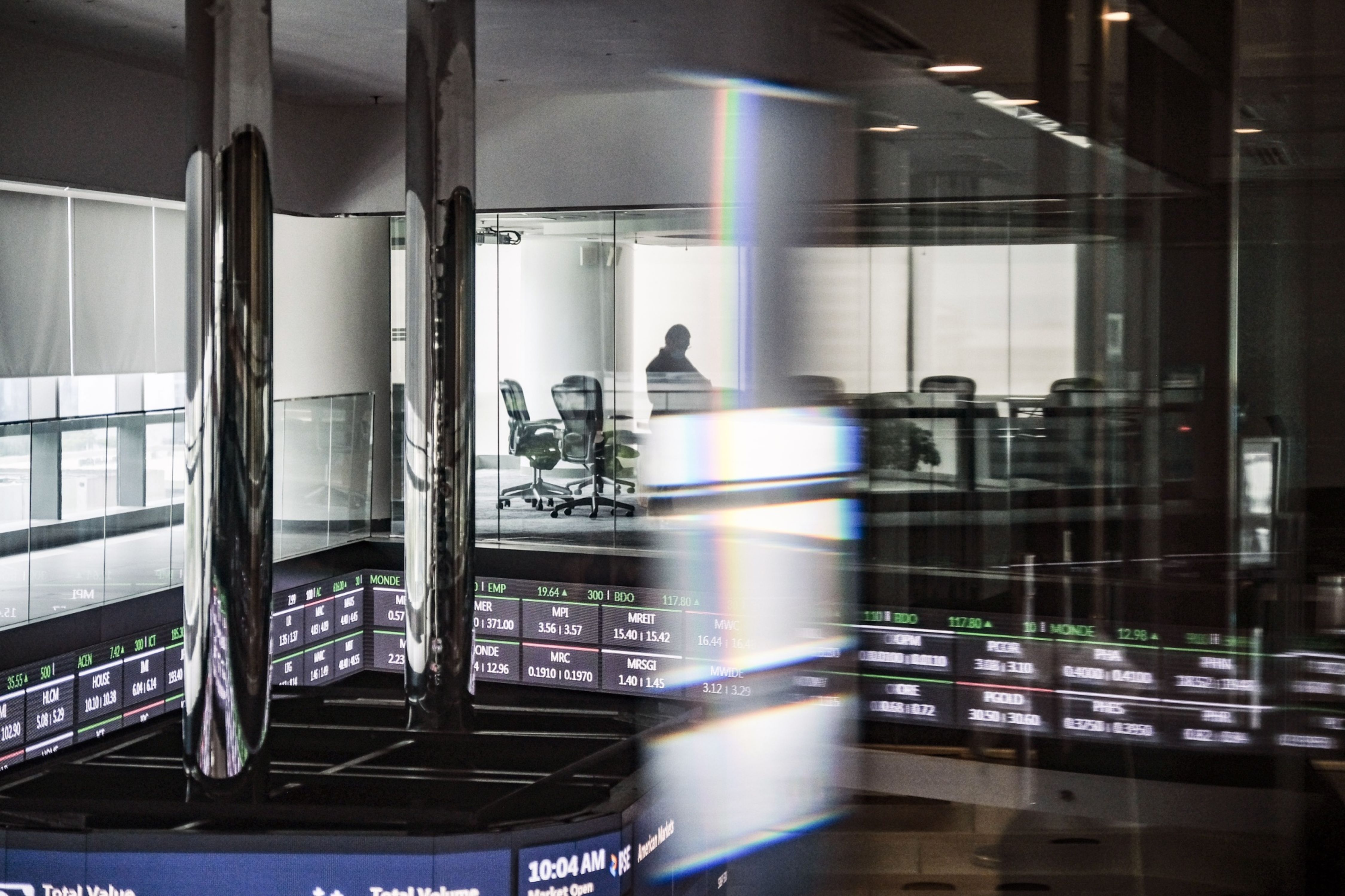 Philippines' Bourse Shuts Trading Floor as Punters Favor Digital