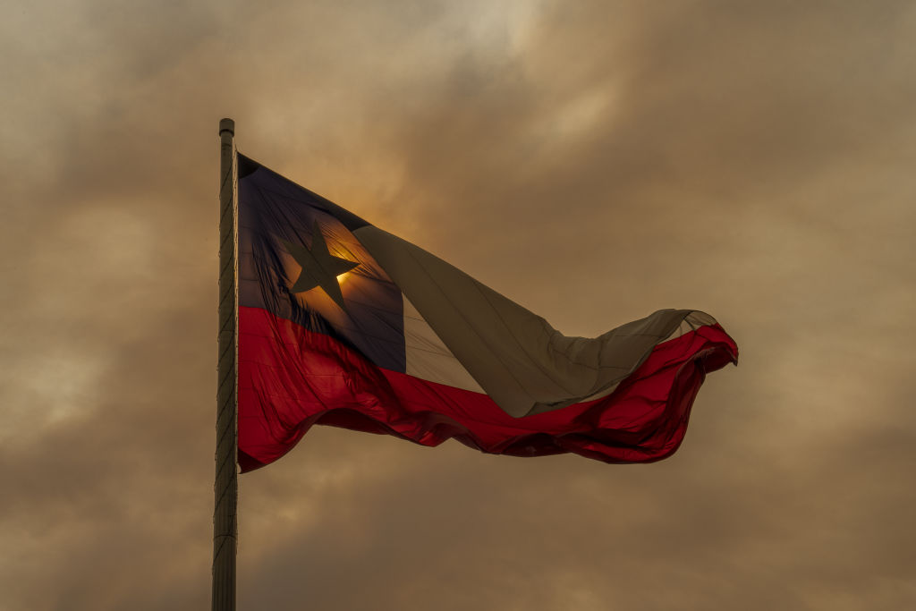 Chile's Capital Chokes On Smoke From Forest Fires Amid Heat Wave