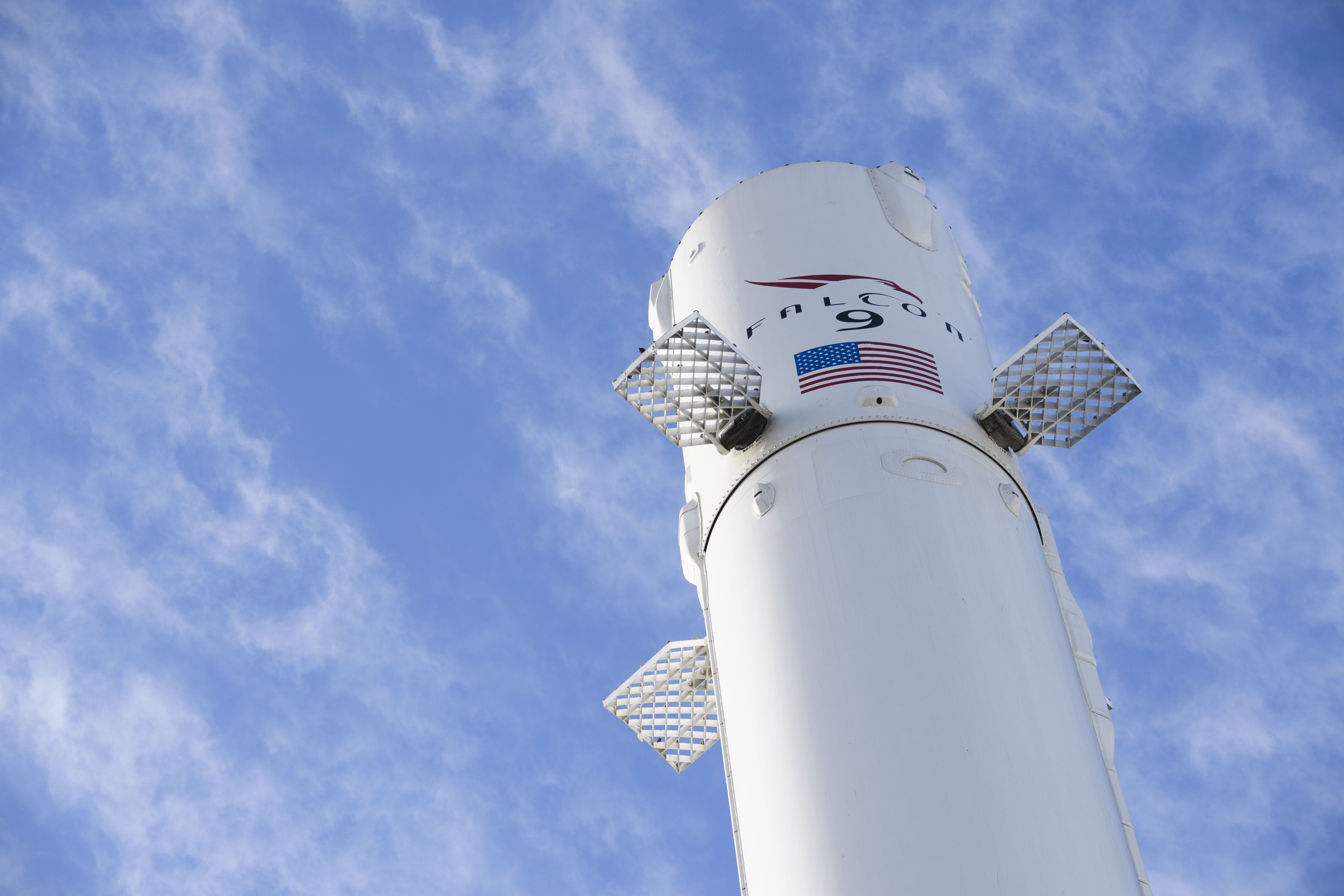 SpaceX Launches Japanese Startup Ispaces Lunar Lander to Moon