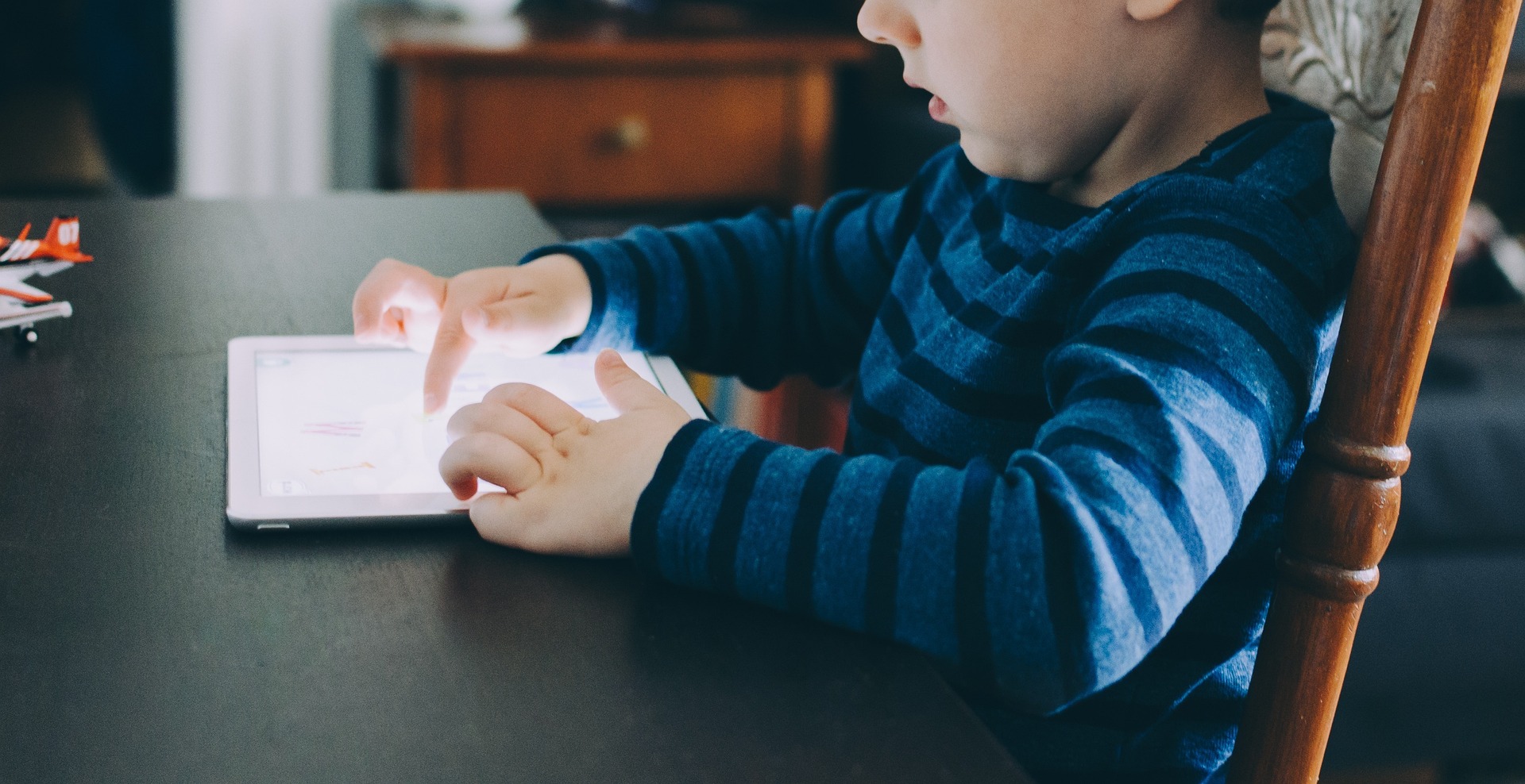 Kids’ screen time rose by 50% during the pandemic. 3 tips for the whole family to bring it back down