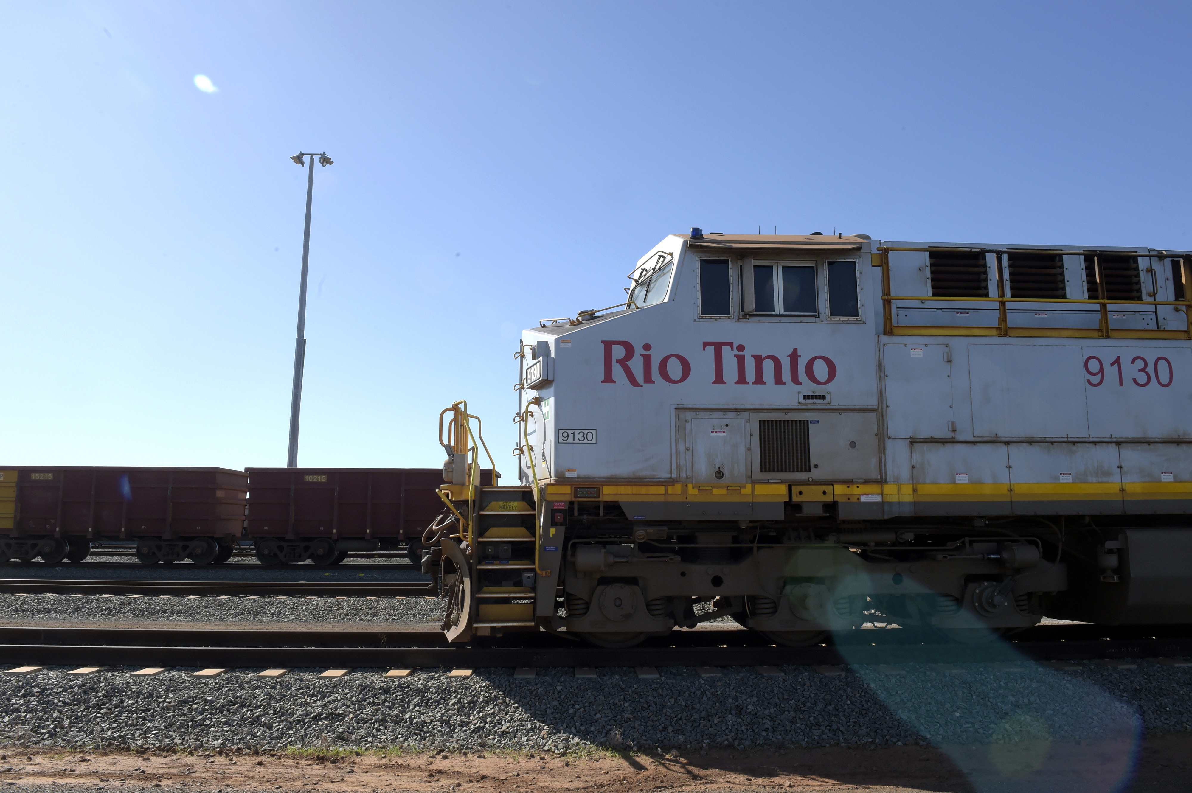 Rio Tinto apologises for loss of tiny radioactive capsule in Australian outback