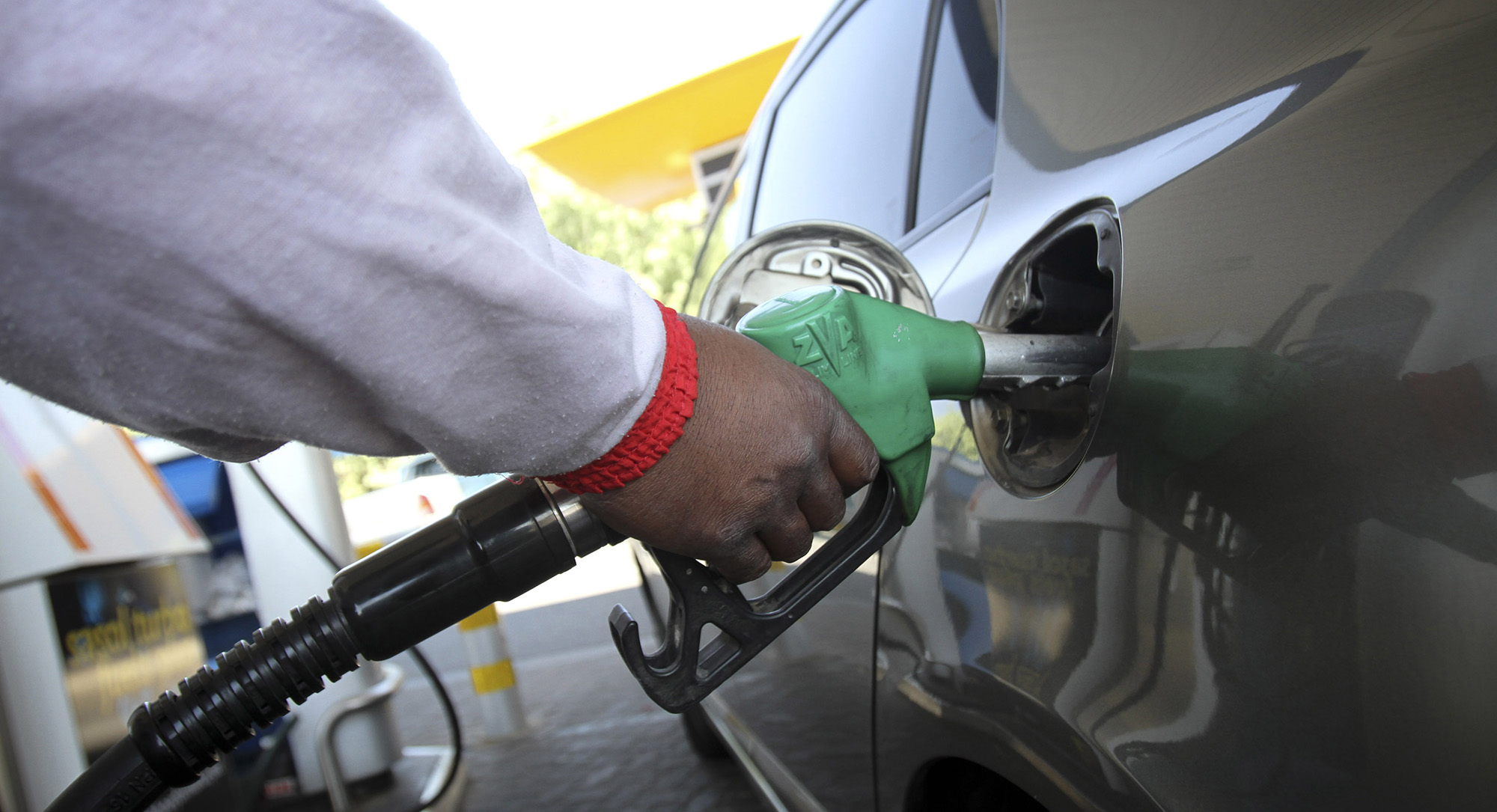 Petrol prices are set to drop from Wednesday. (Photo: Nadine Hutton / Bloomberg via Getty Images)