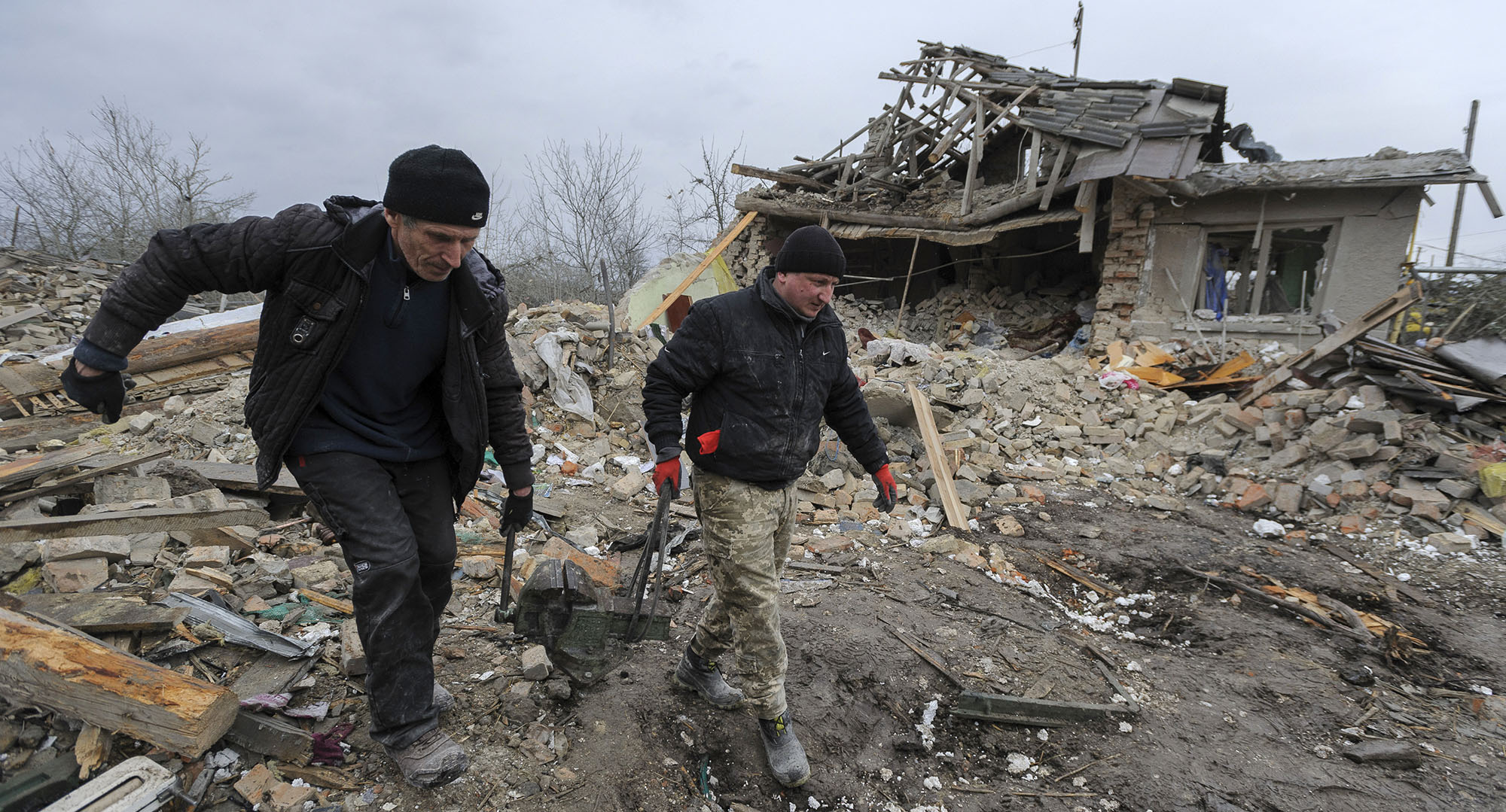 Zelensky urges repairs after Russian missile barrage; Zaporizhzhia nuclear plant restores power supply