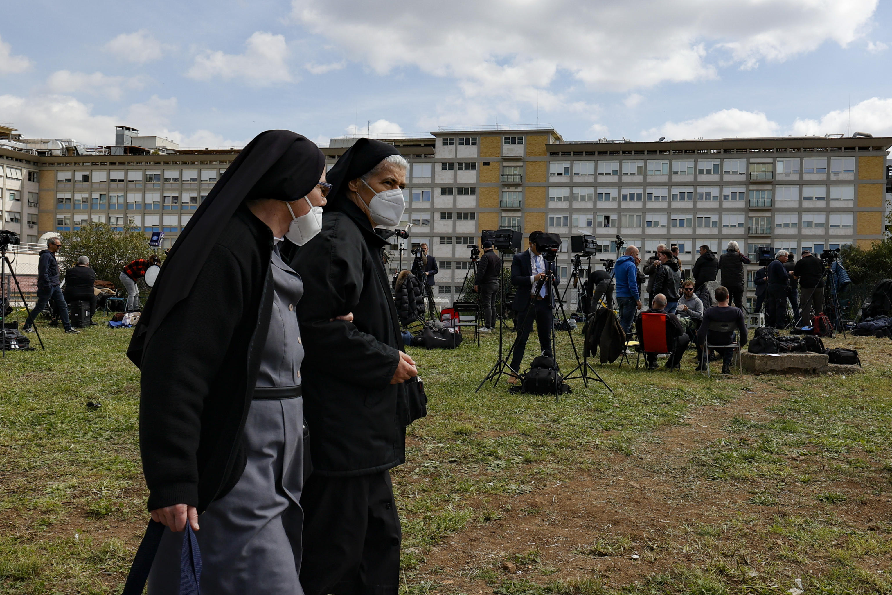 Pope Francis getting better, hospital treatment continues