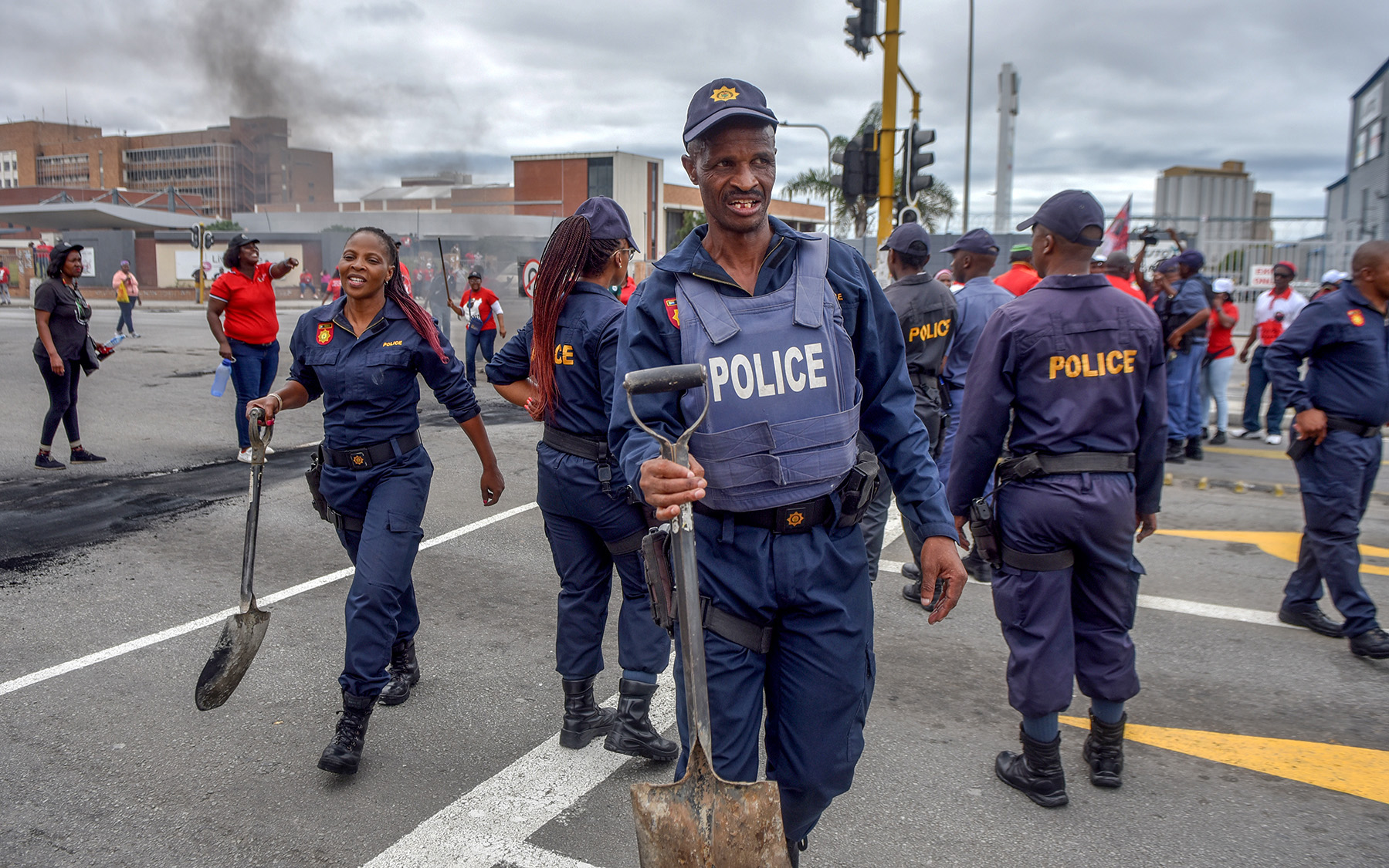 Violent chaos ensues at Nelson Mandela Bay hospital after workers barricade entrance during Nehawu wage strike
