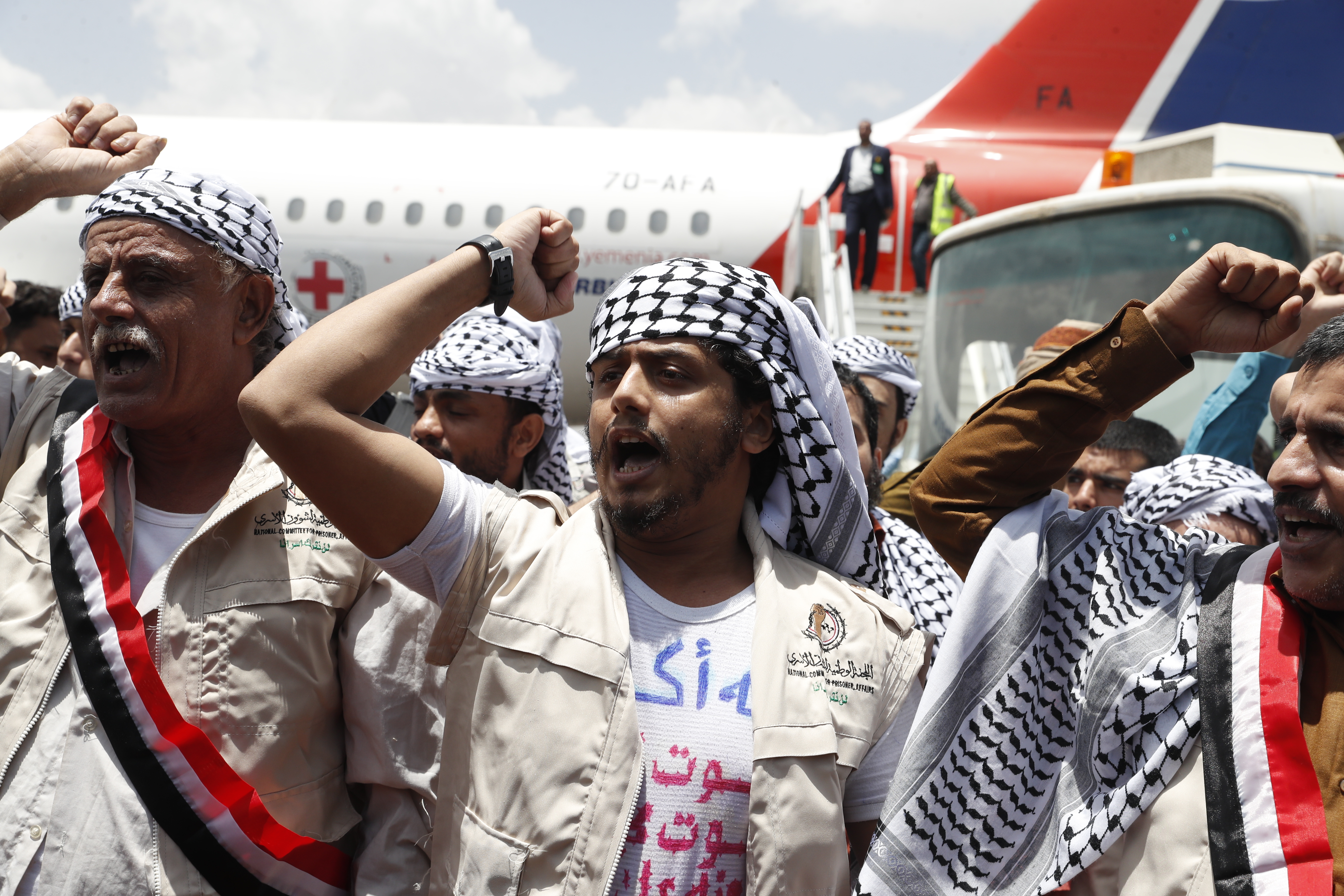 Yemen's warring parties begin prisoners exchange