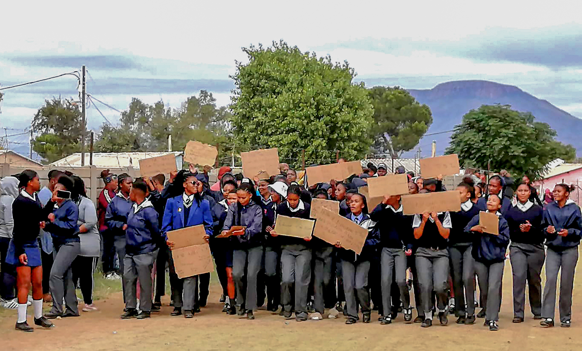 Middelburg parents shut down high school with no water, no toilets and no teachers for 250 pupils