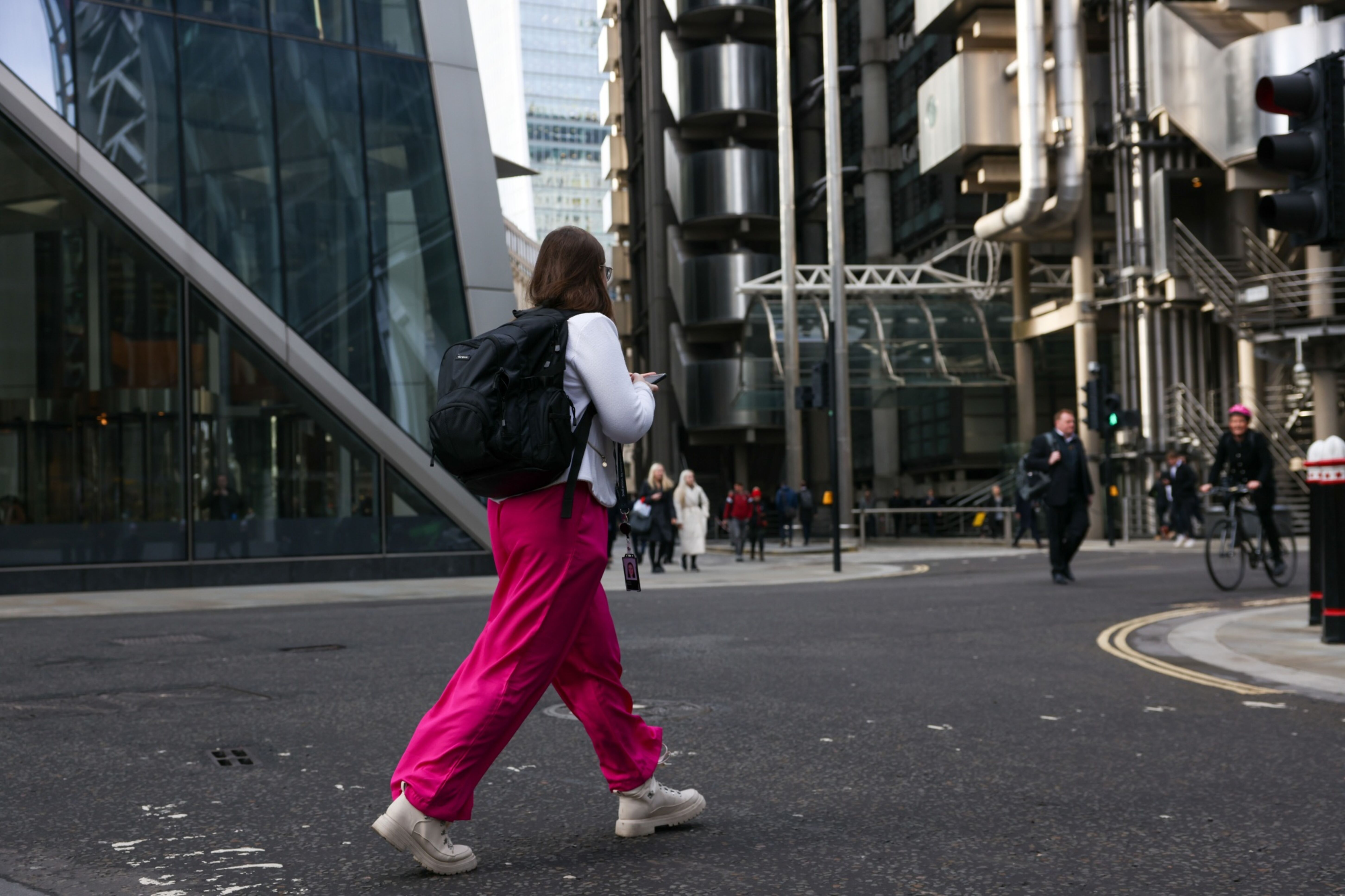 Business Commuters as UK Labor Market Shows Signs of Easing