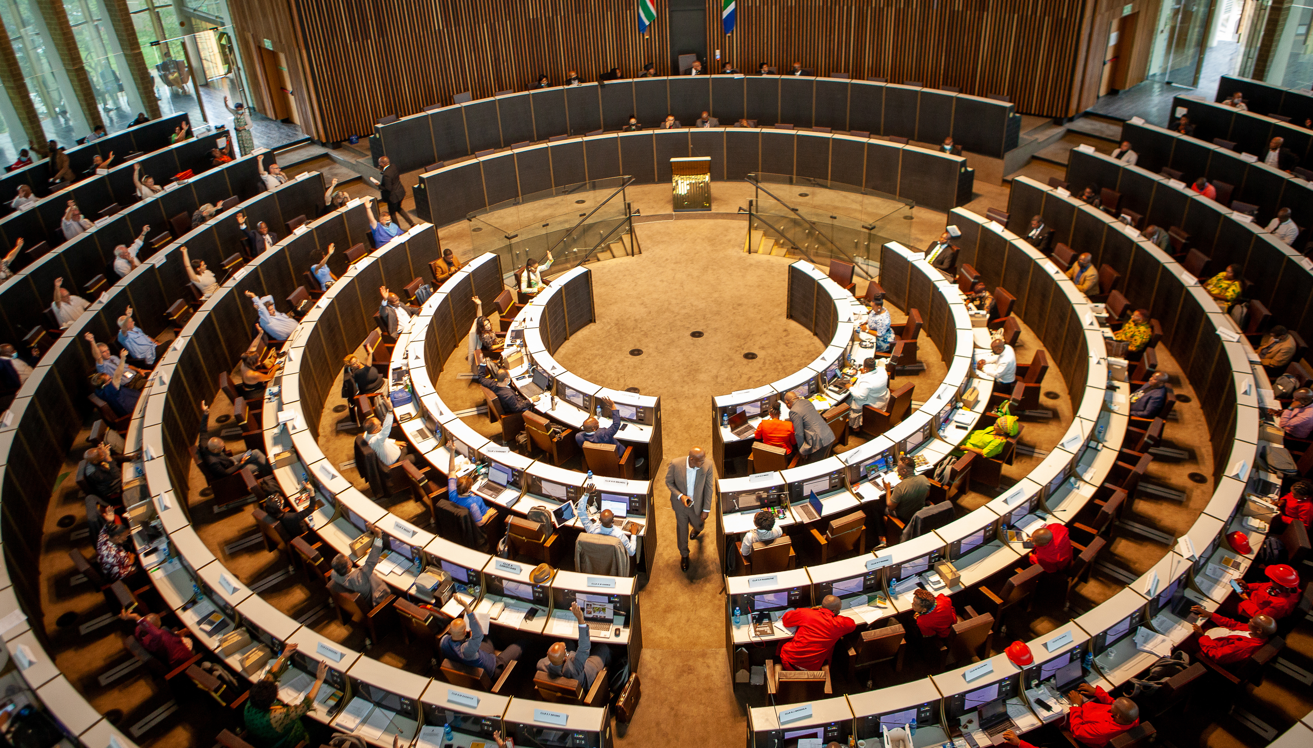 Joburg coalition plans to blow R2-billion on tarting up its own offices as city services collapse 