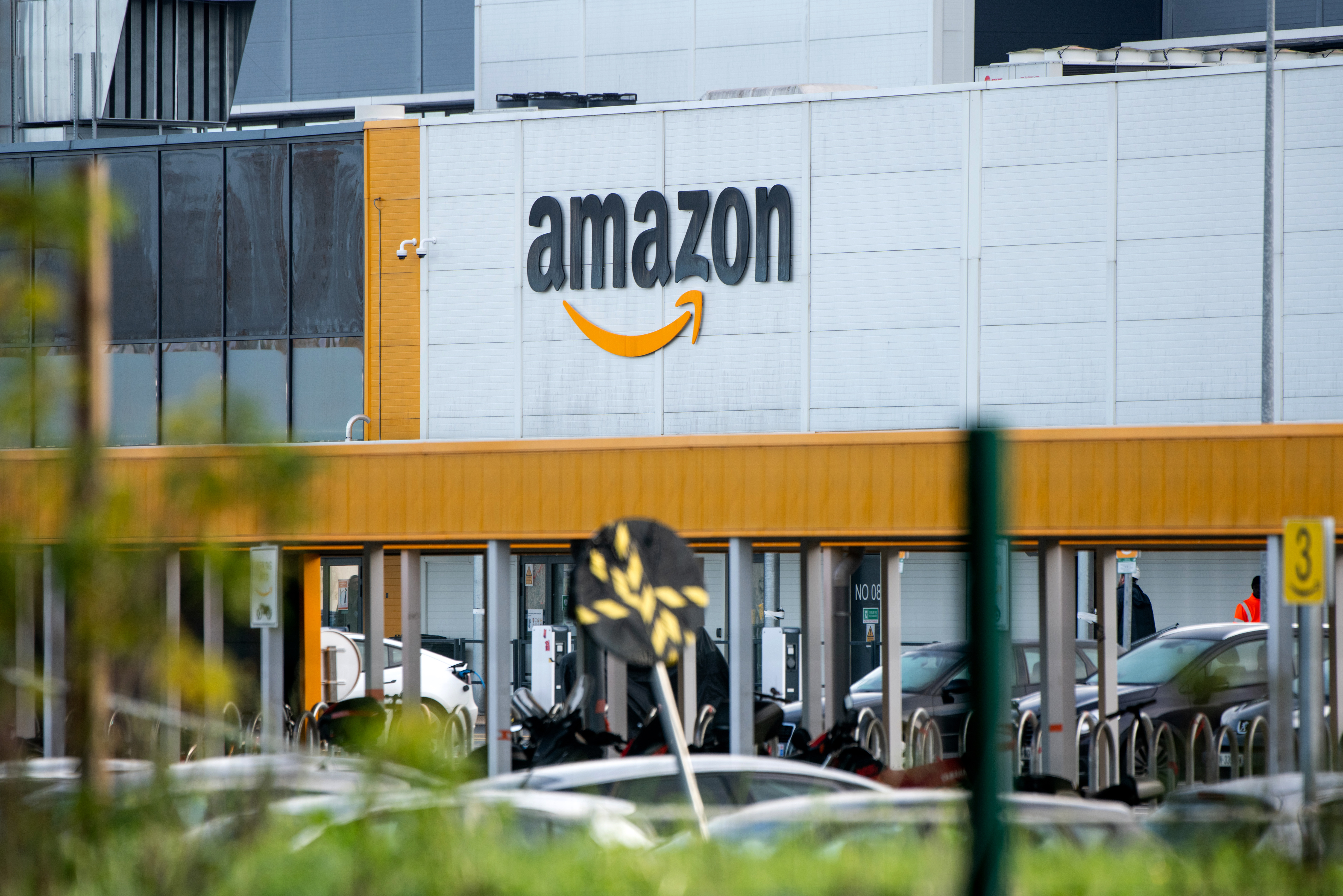 Amazon Cracks Down on Employees Who Stay Away From the Office