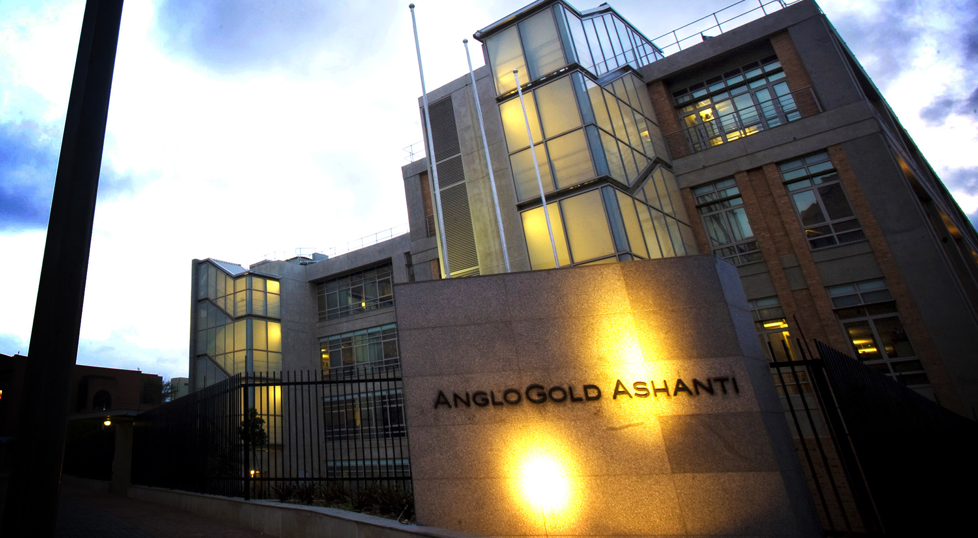 AngloGold Ashanti heads north with plans to switch primary listing to New York