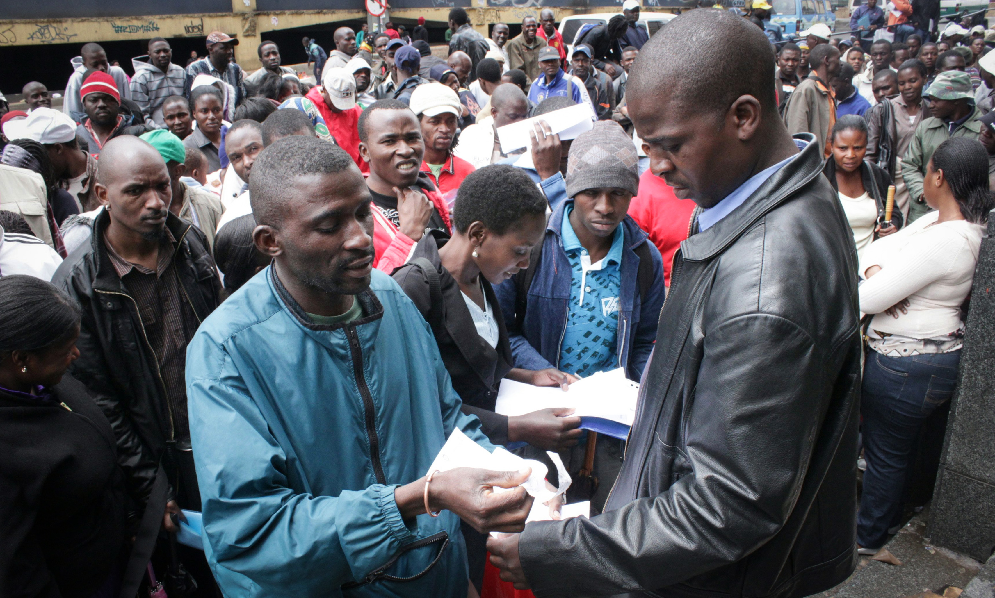 What rights to accessing education, healthcare and other vital services do migrants have?