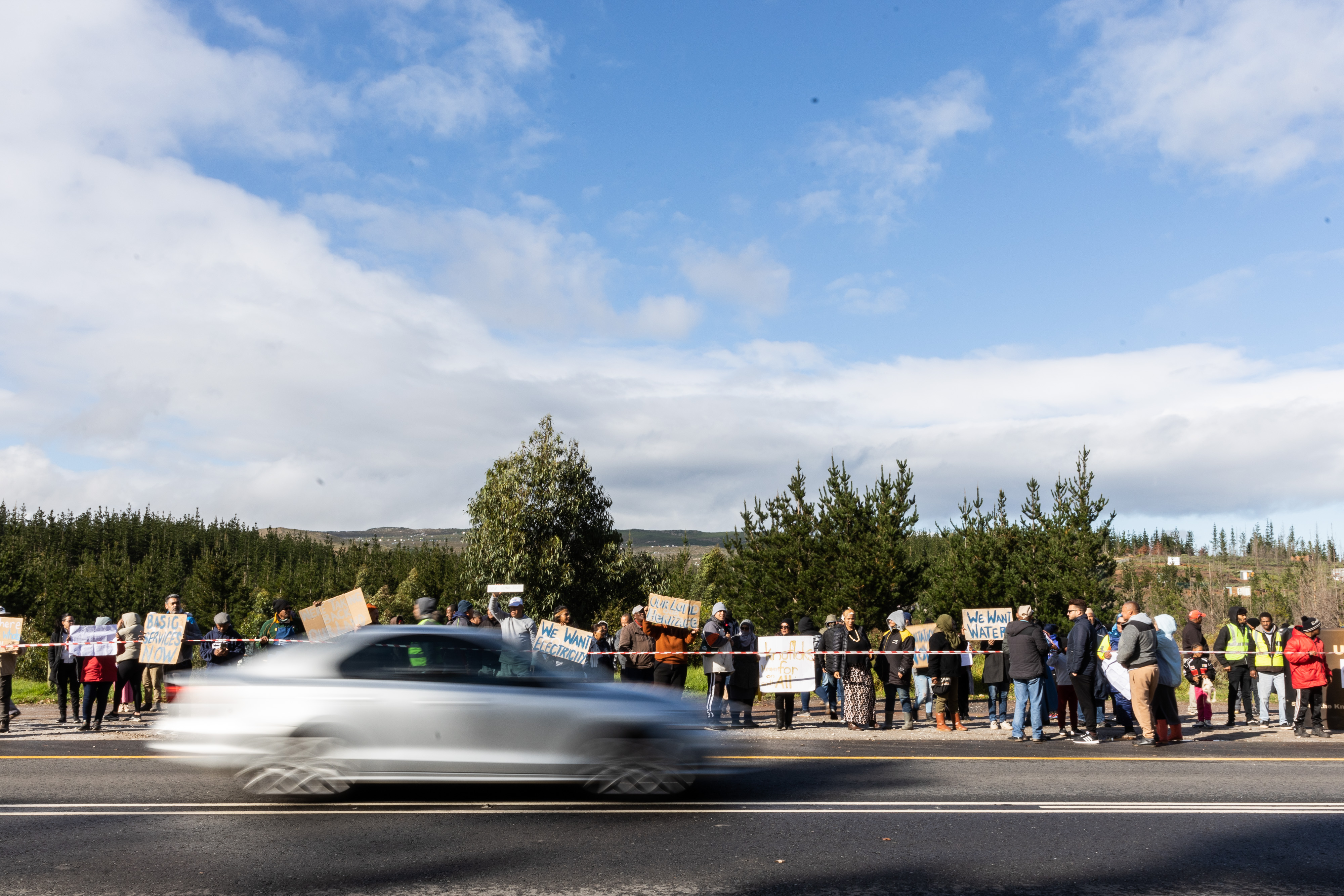 Determined Khoisan occupation protesters picket on N2 demanding rights, services