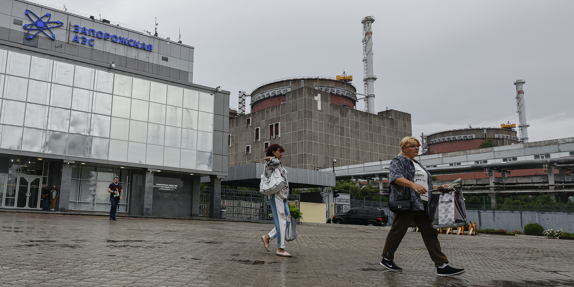 Missiles strike bridge between Kherson and Crimea; Zelensky says Russia may sabotage nuclear plant