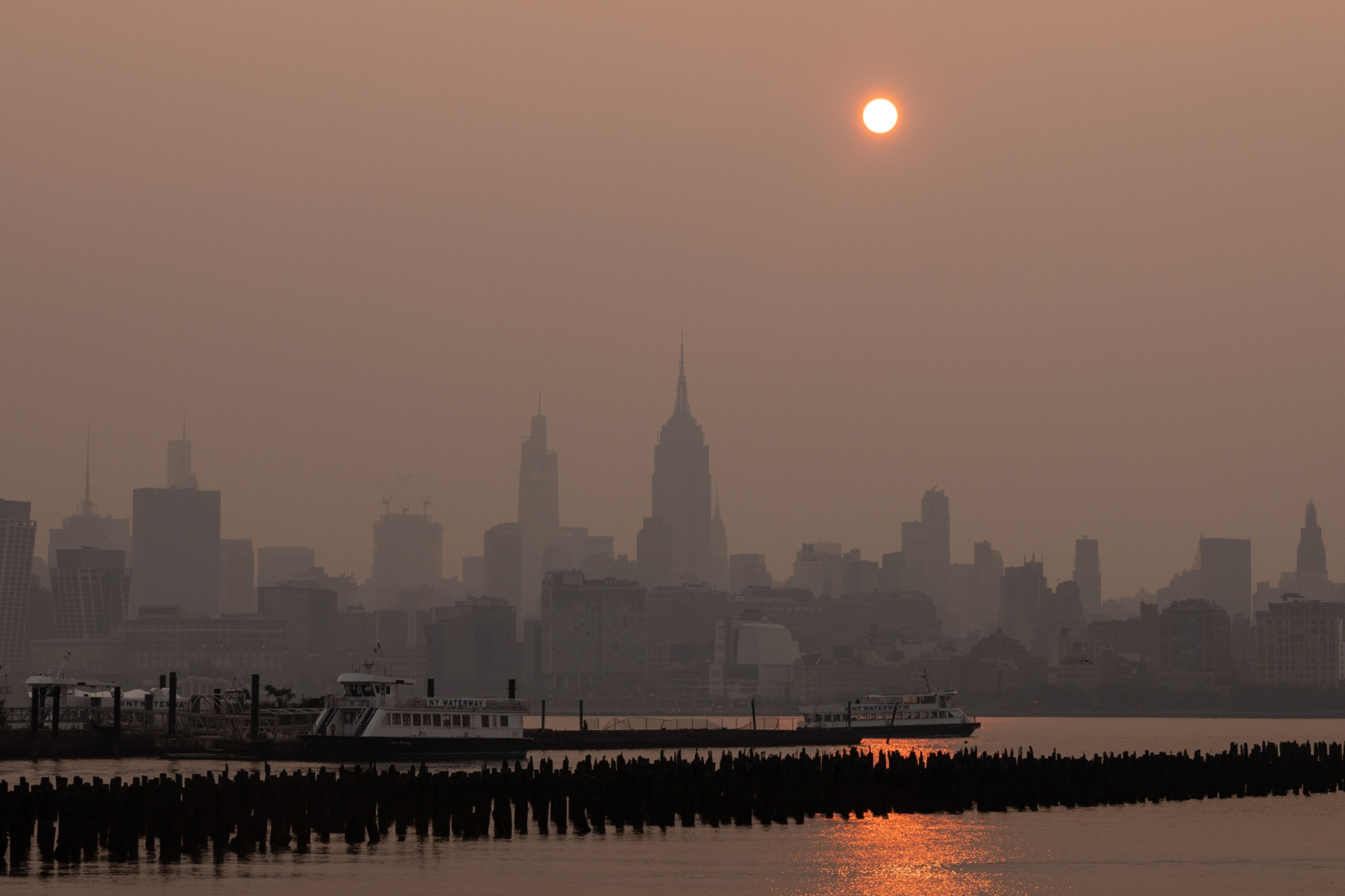NYC Mayor urges citizens to wear masks to battle Canadian wildfire smog