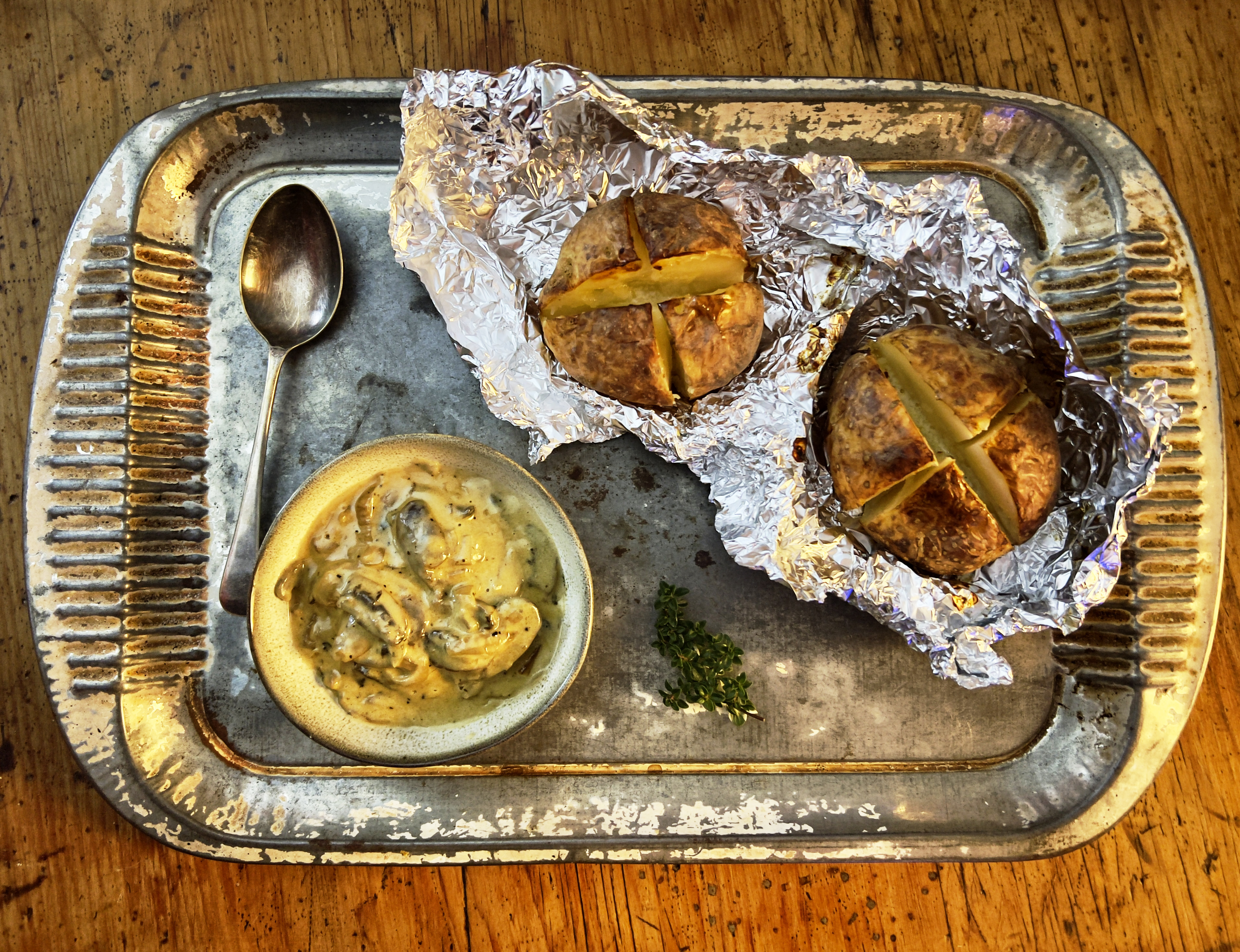 What’s cooking this AirFryday: Baked potatoes with peppery mushroom sauce