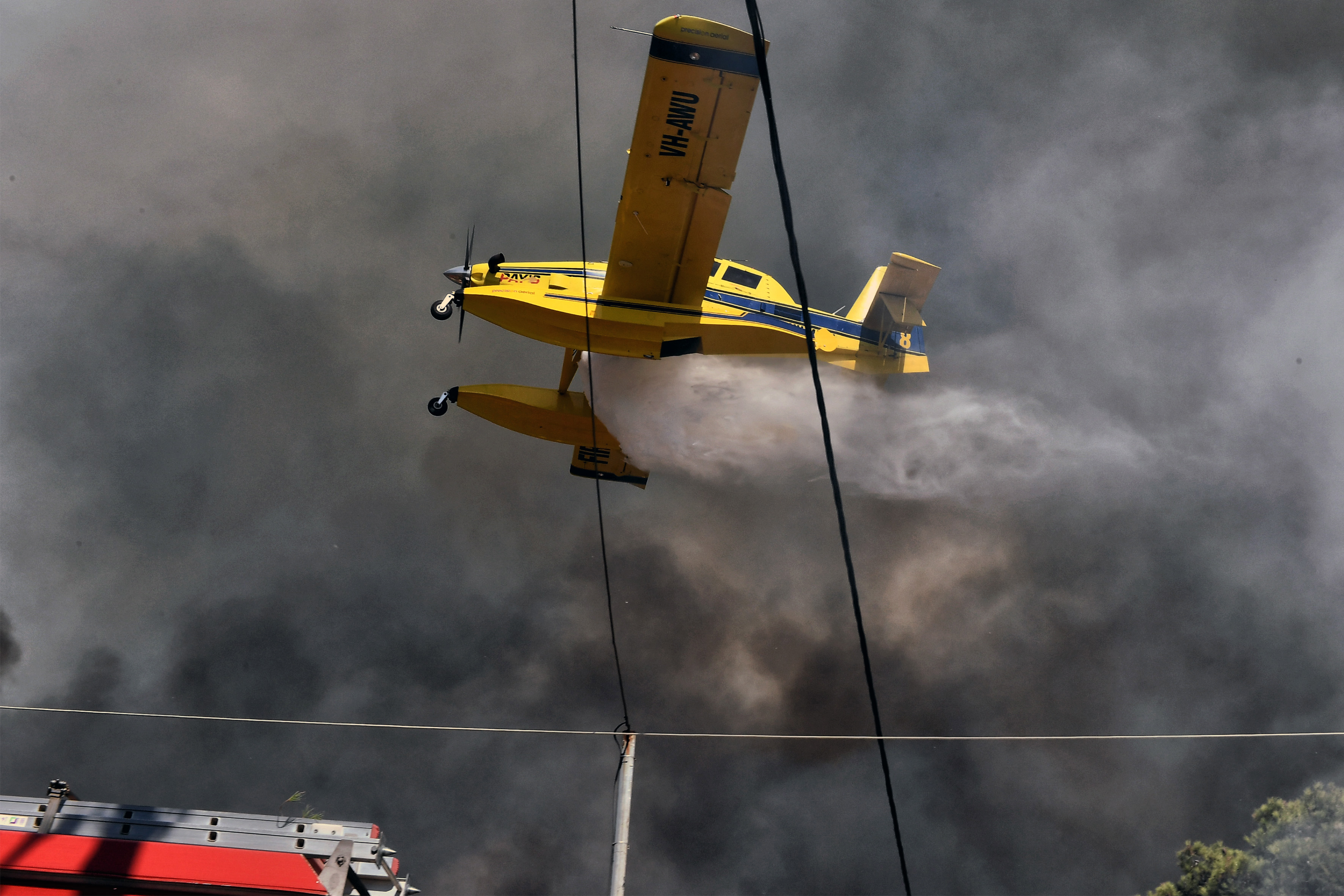 Raging wildfires near Greek capital force residents to flee