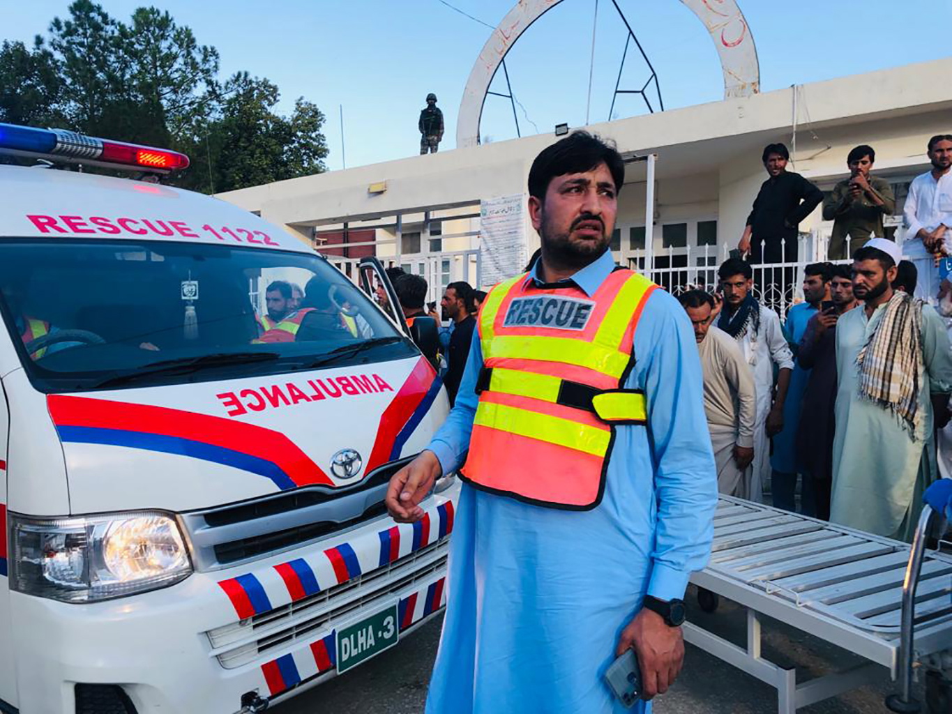 At least 20 killed in blast at Islamist political rally in Pakistan
