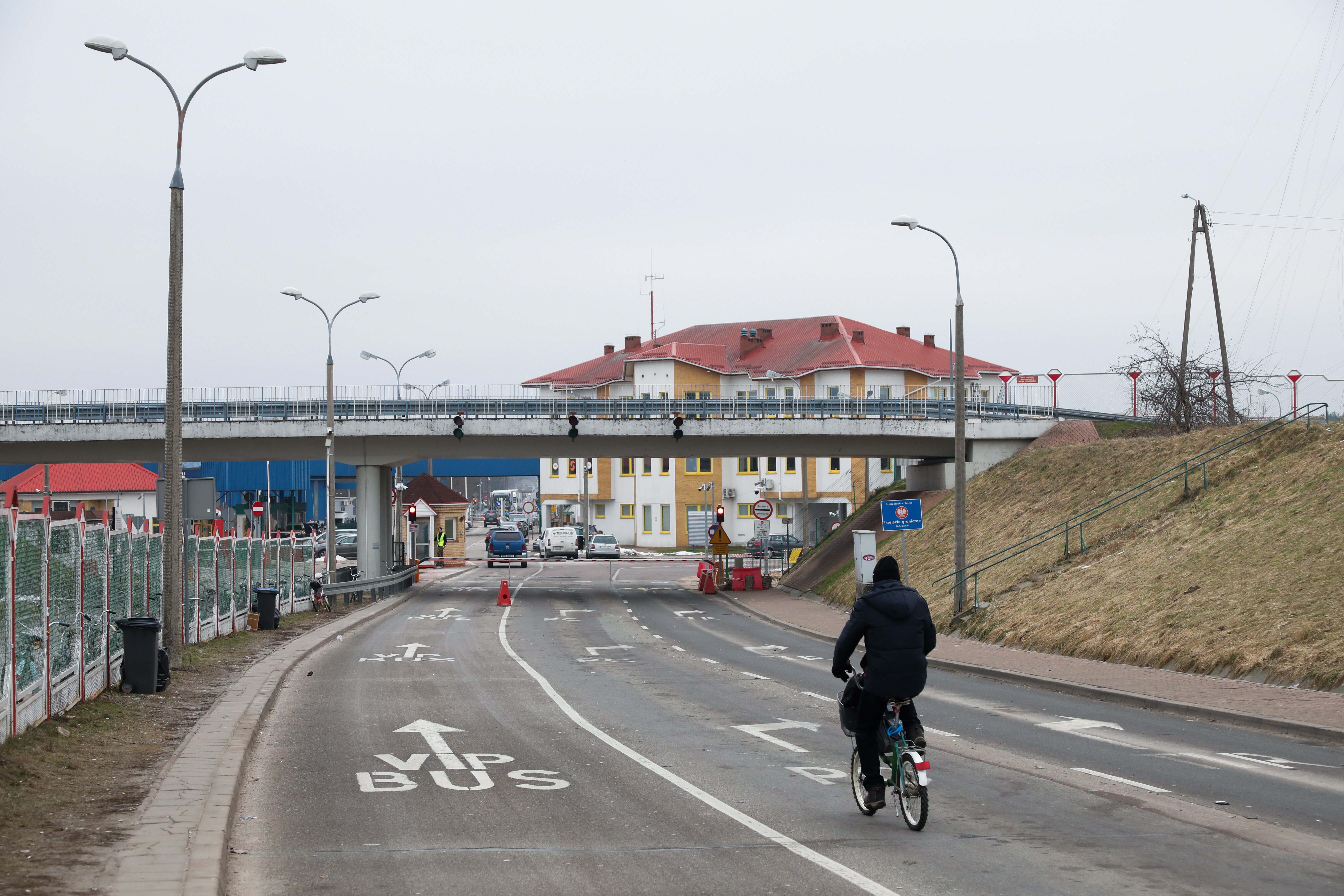 Polish-Belarusian border checkpoint closed in Bobrowniki