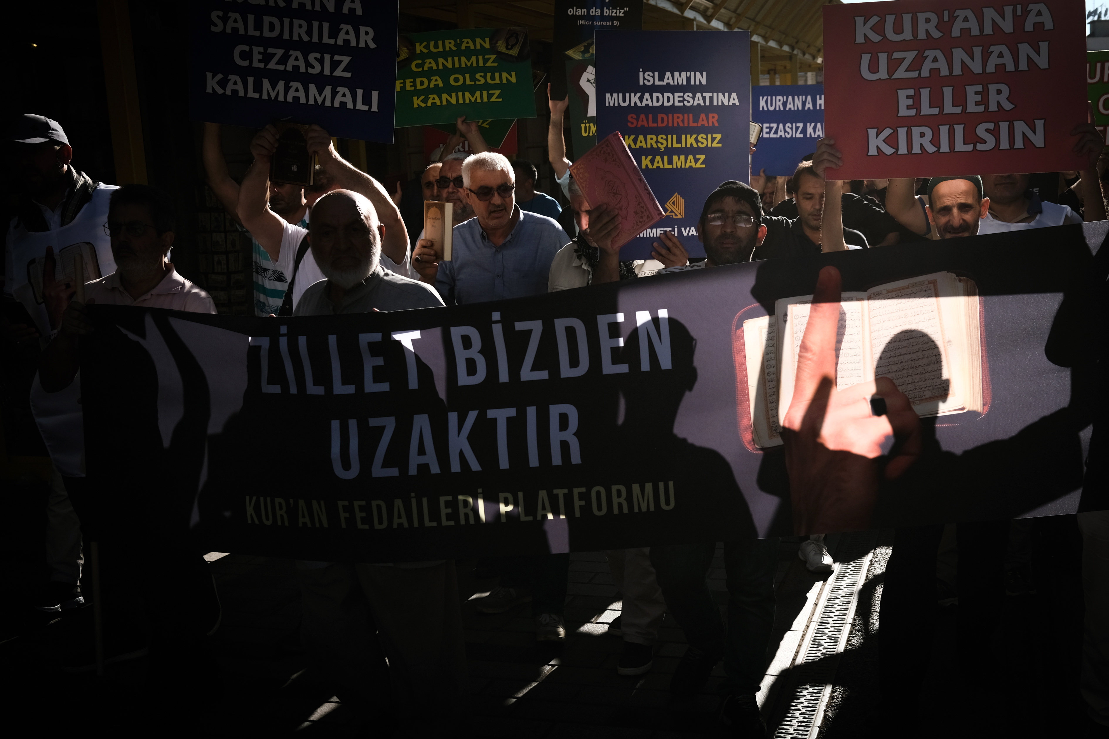 Protest in front of the Swedish consulate in Istanbul