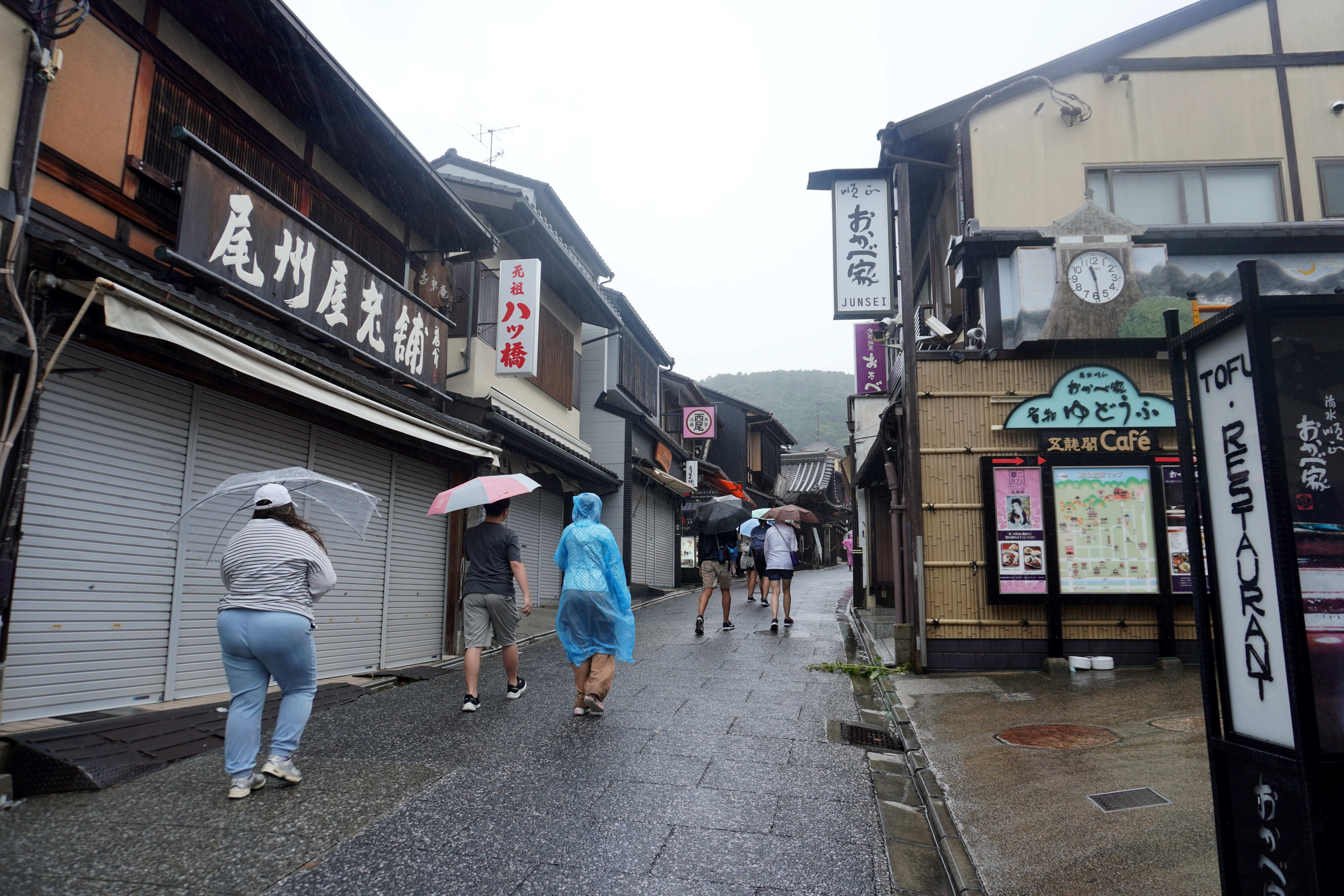 Typhoon Lan to hit western Japan