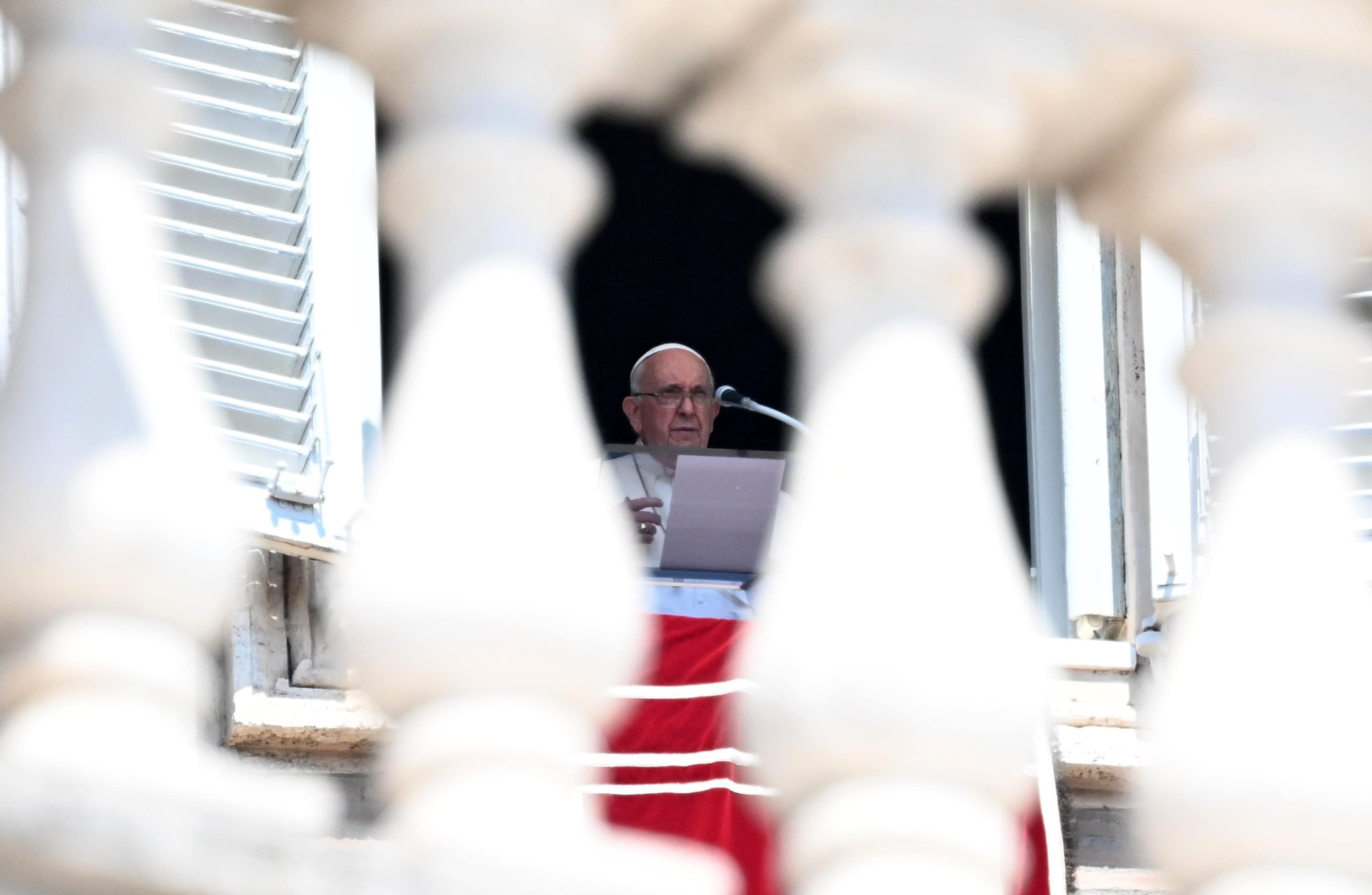 Pope Francis to update landmark document on world environmental crisis