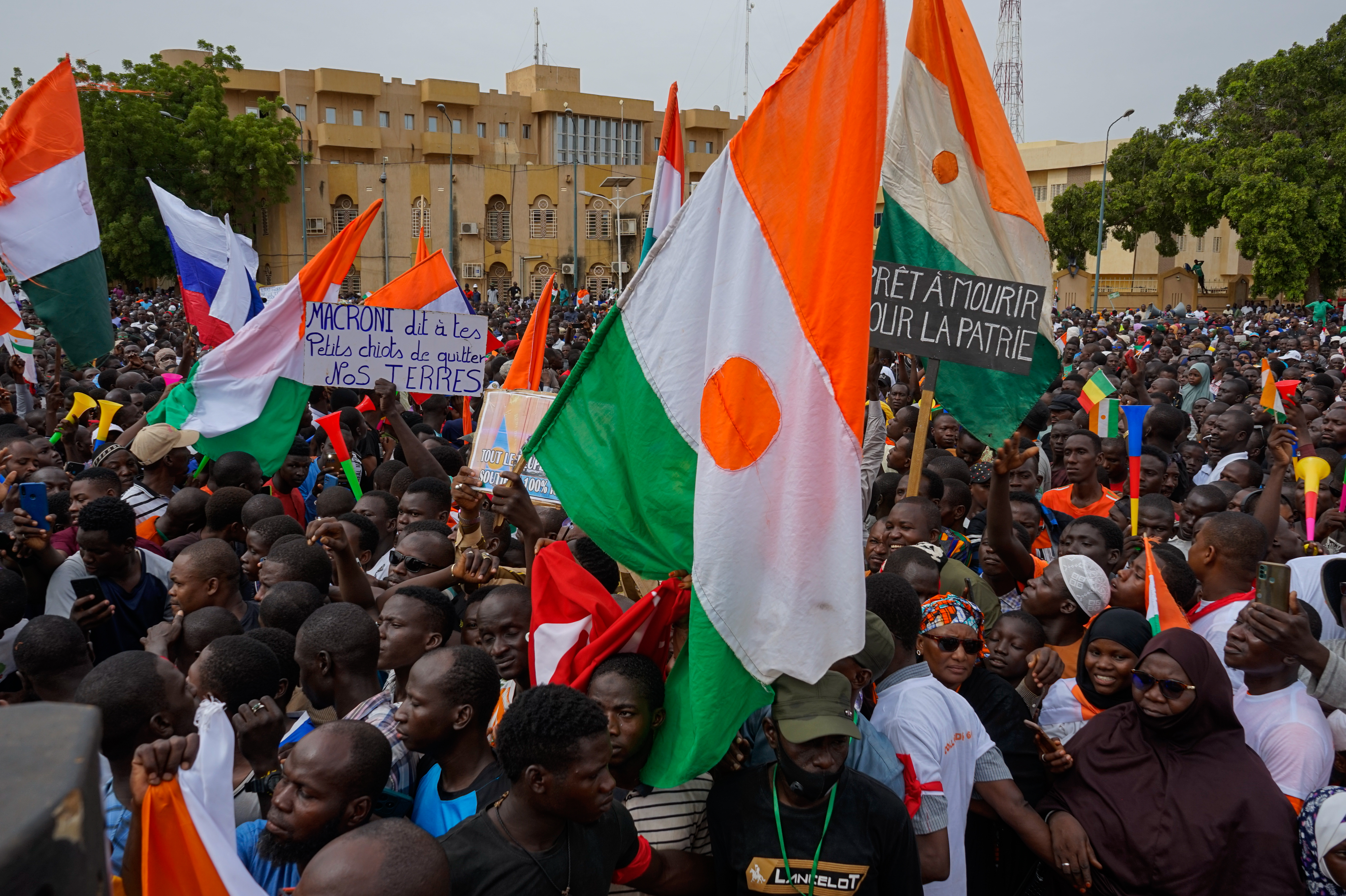 Supporters of the military junta protest against a potential military intervention in Niamey