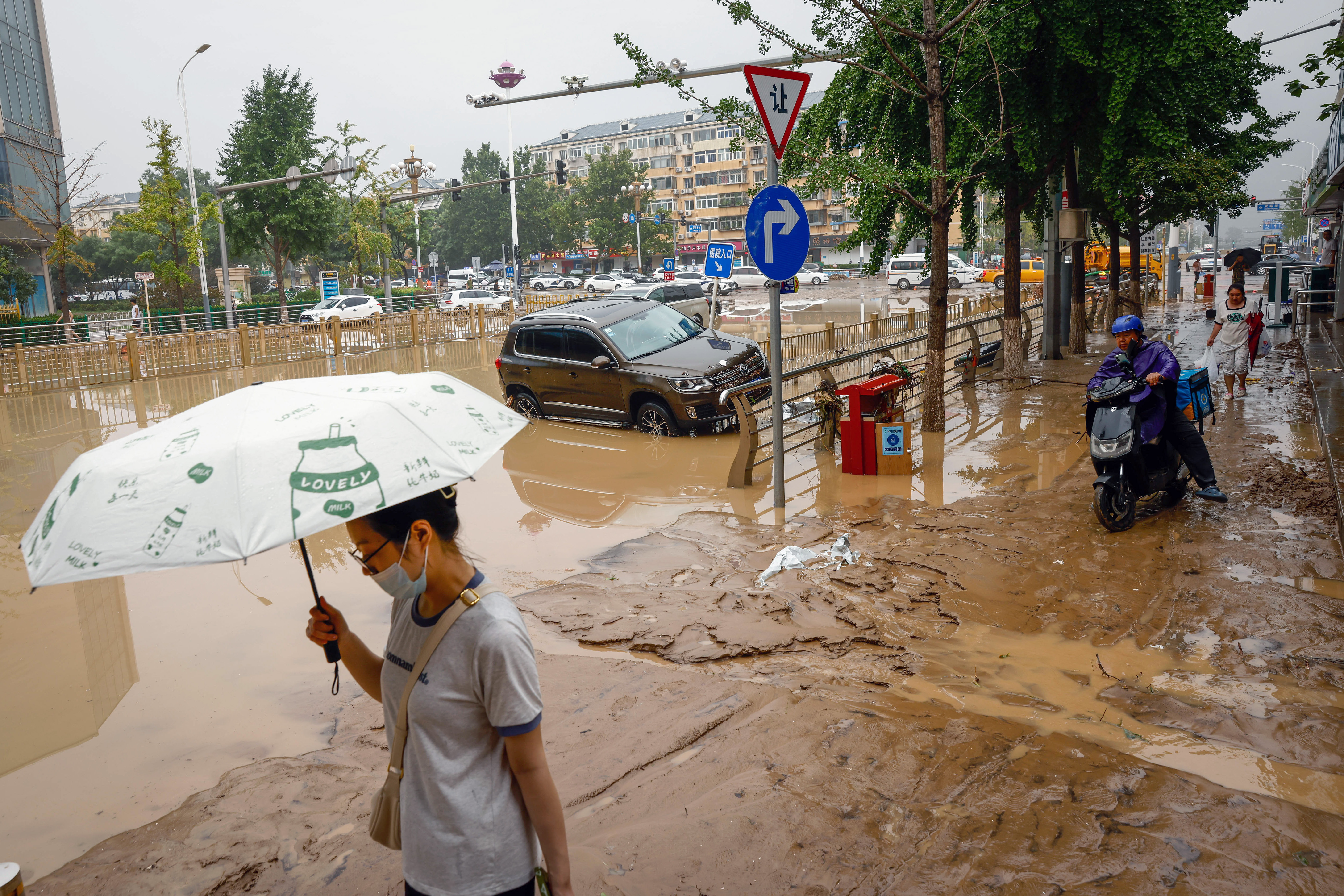 Two dead and thousands evacuated as heavy rainfall continues in Beijing