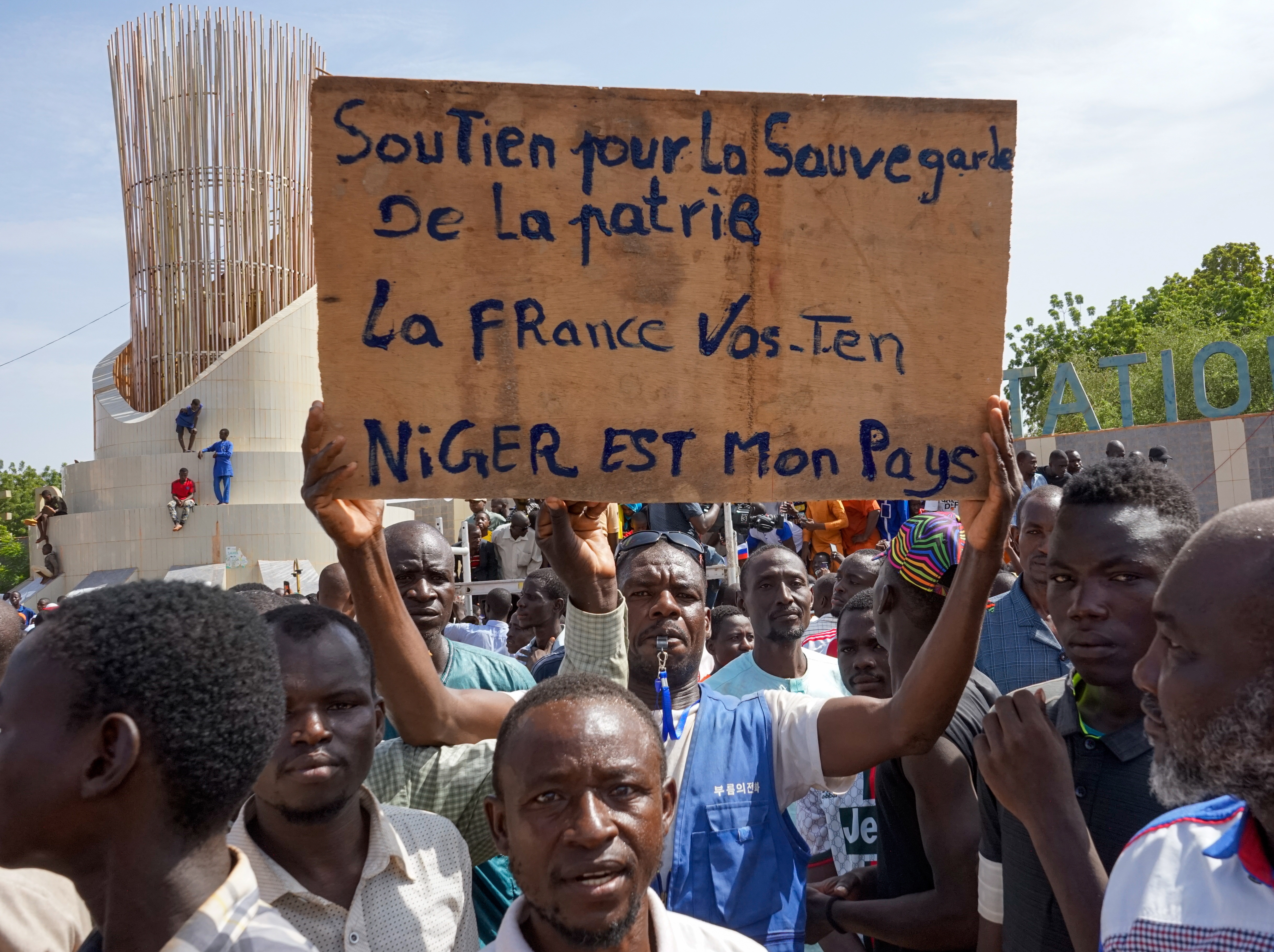 Supporters of General Abdourahamane Tchiani rally in Niamey