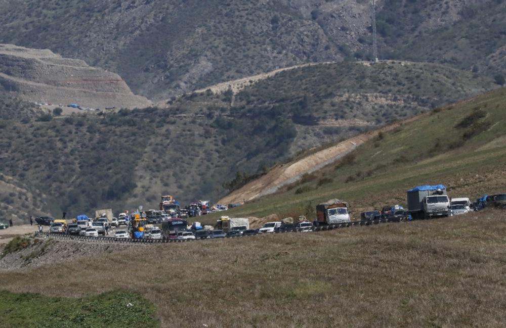 Thousands of ethnic Armenians flee breakaway region of Nagorno-Karabakh