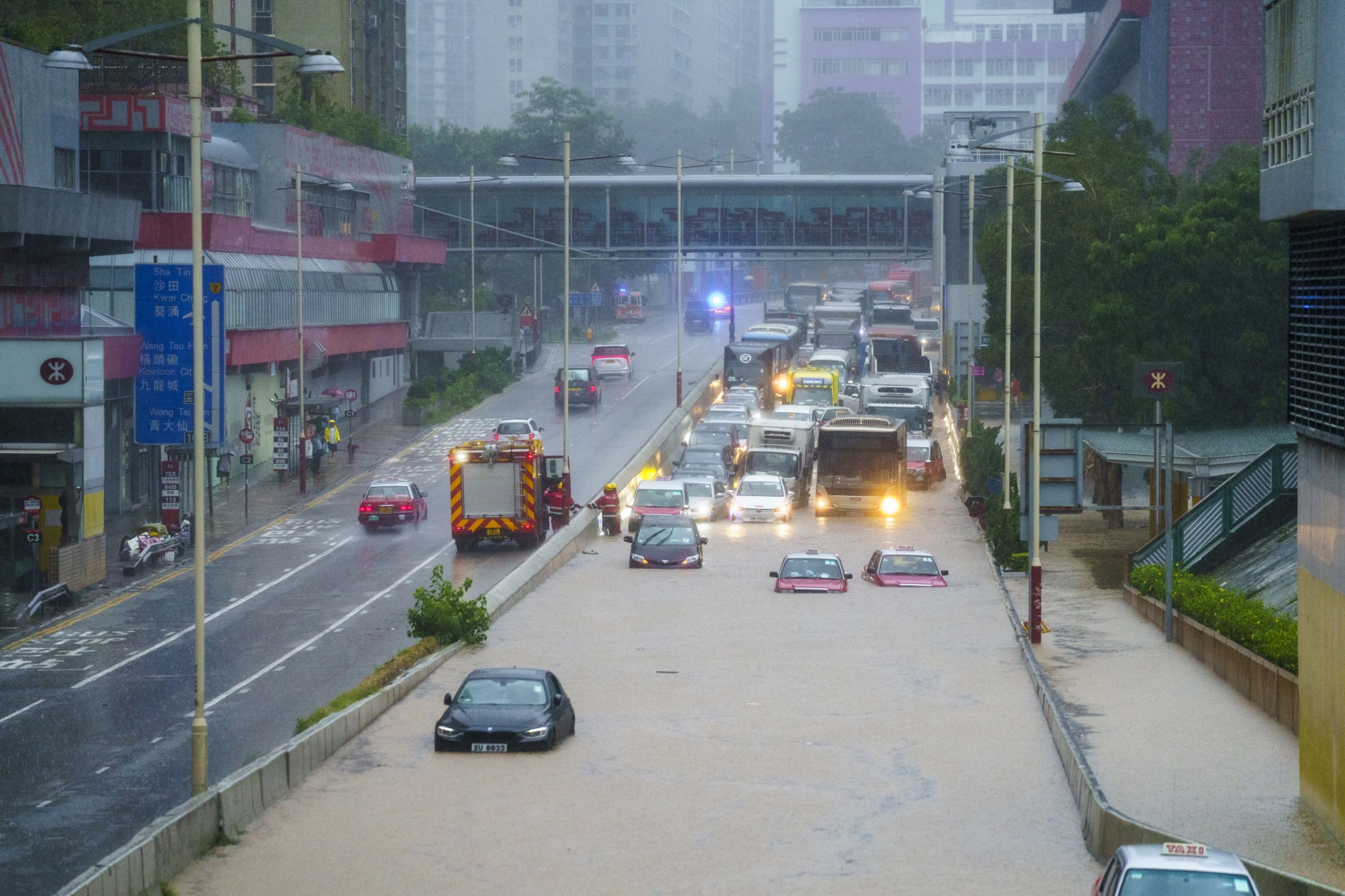Hong Kong Shuts Down City After Heaviest Rainfall Since 1884