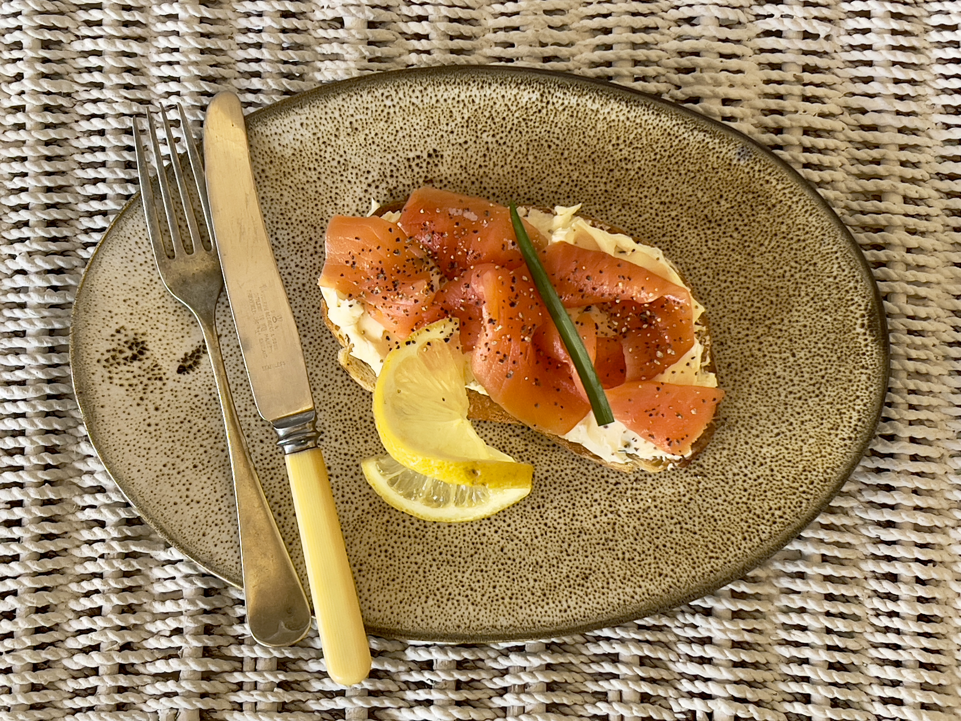 Lekker Brekker Monday: Smoked salmon and cream cheese open sandwich