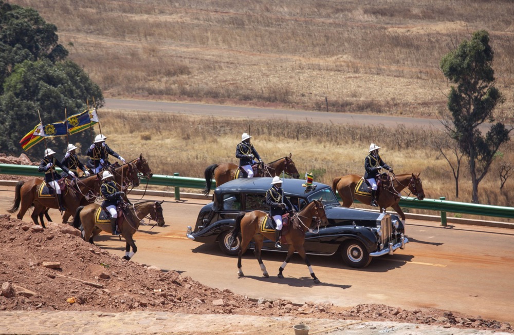 Zimbabwean president gives State of the Nation address, and more from around the world