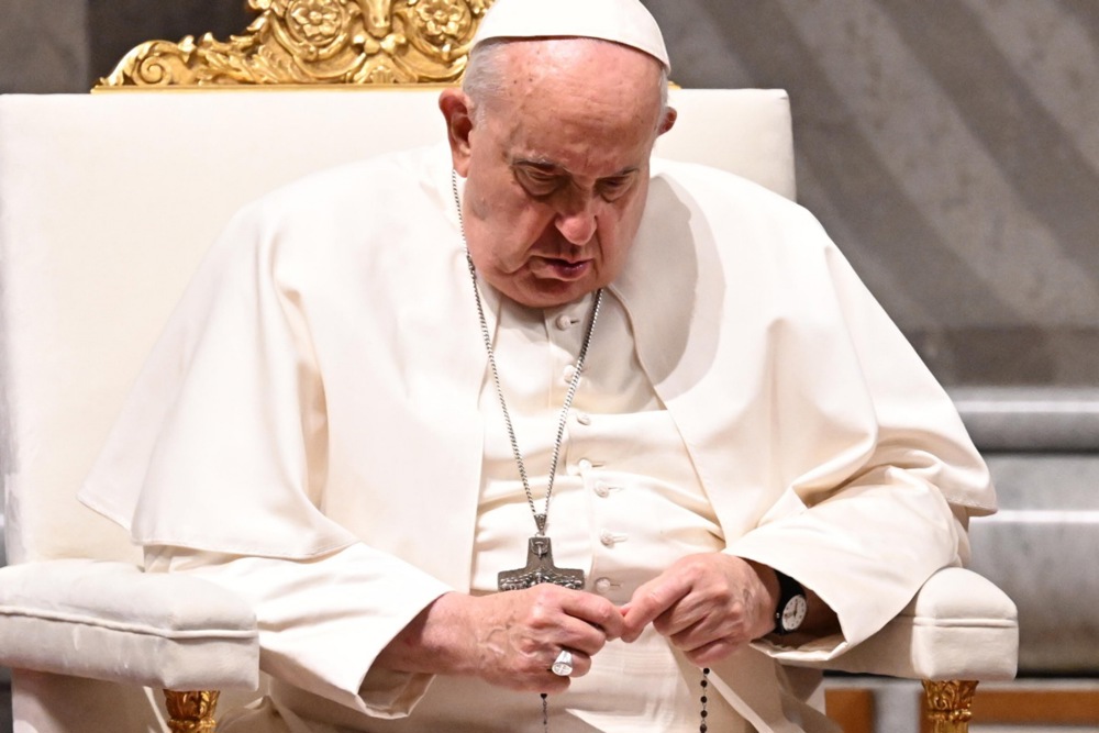 Pope Francis leads prayer for peace