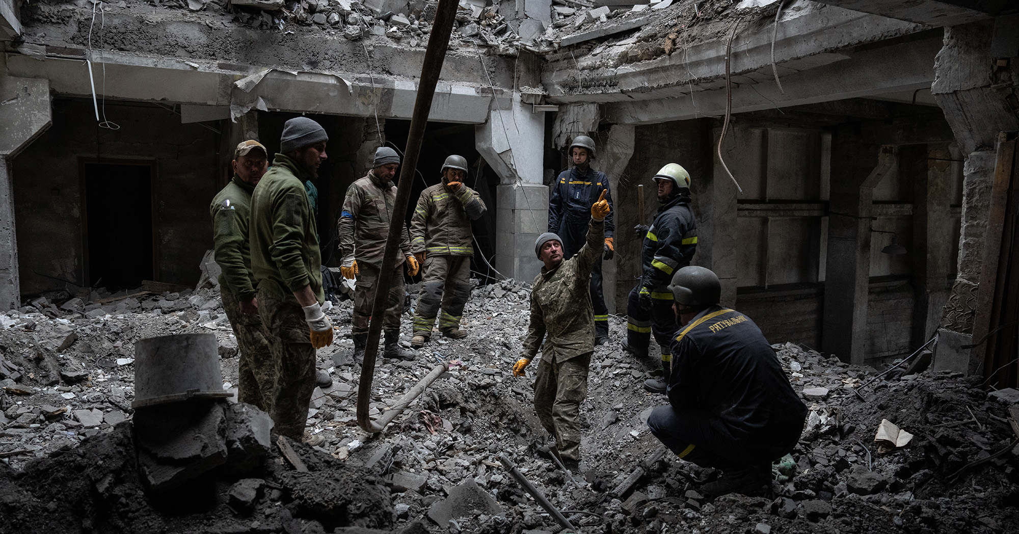 Troops cross Dnipro River into Russian-held territory; Kyiv will receive US long-range missiles 'regularly’