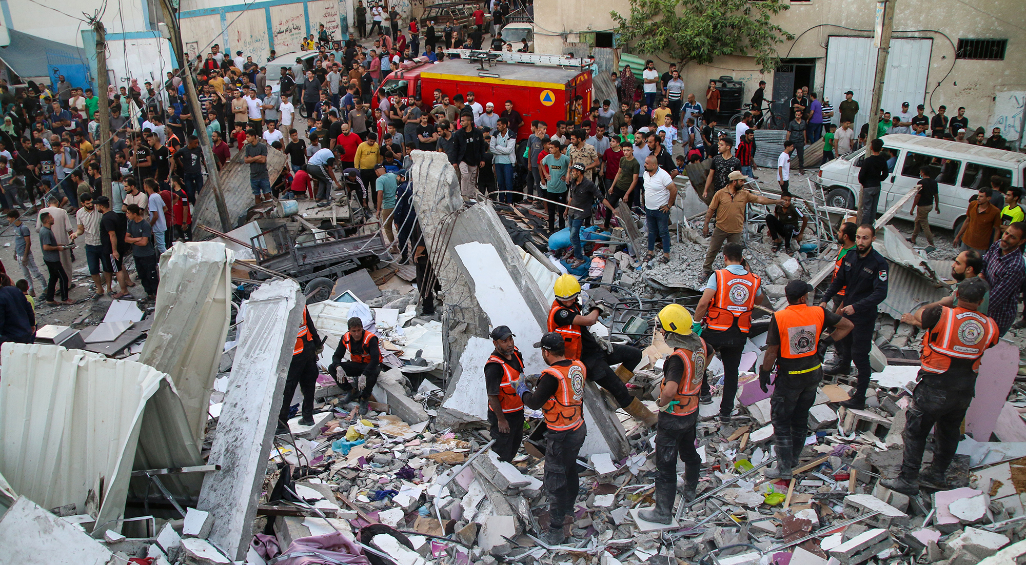 US orders non-emergency staff to leave Baghdad; second aid convoy crosses Rafah to Gaza Strip