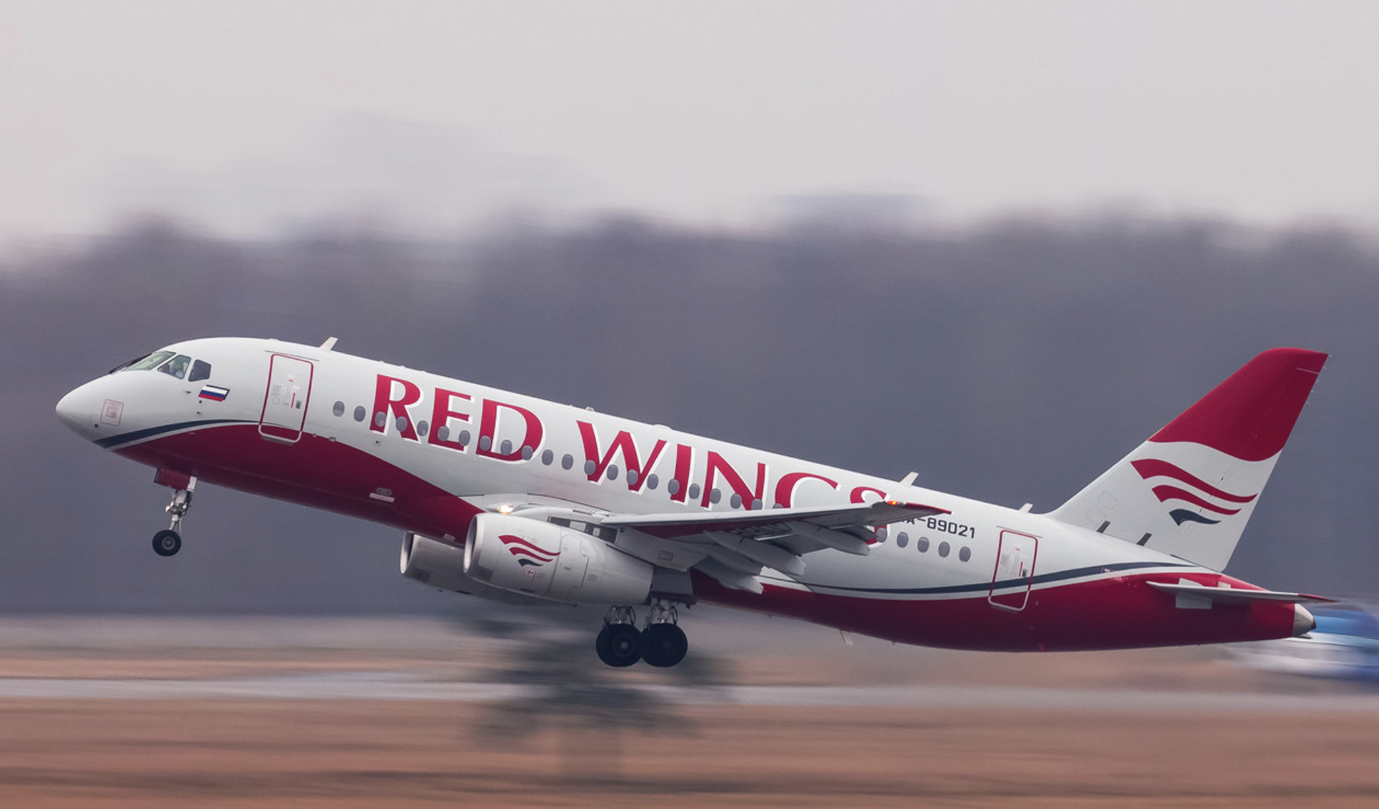 Russia shuts airport after mob encircles flight From Israel