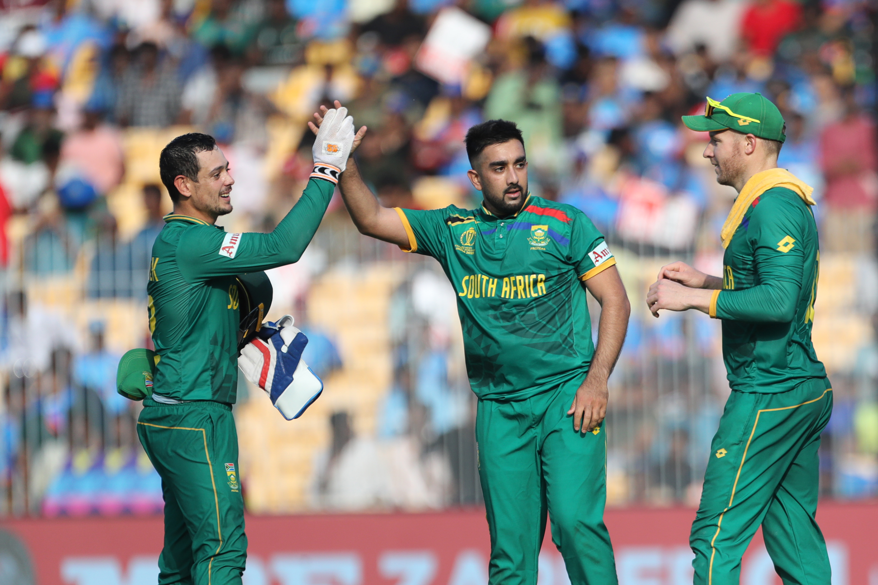 Proteas sneak past Pakistan to charge to top of Cricket World Cup table
