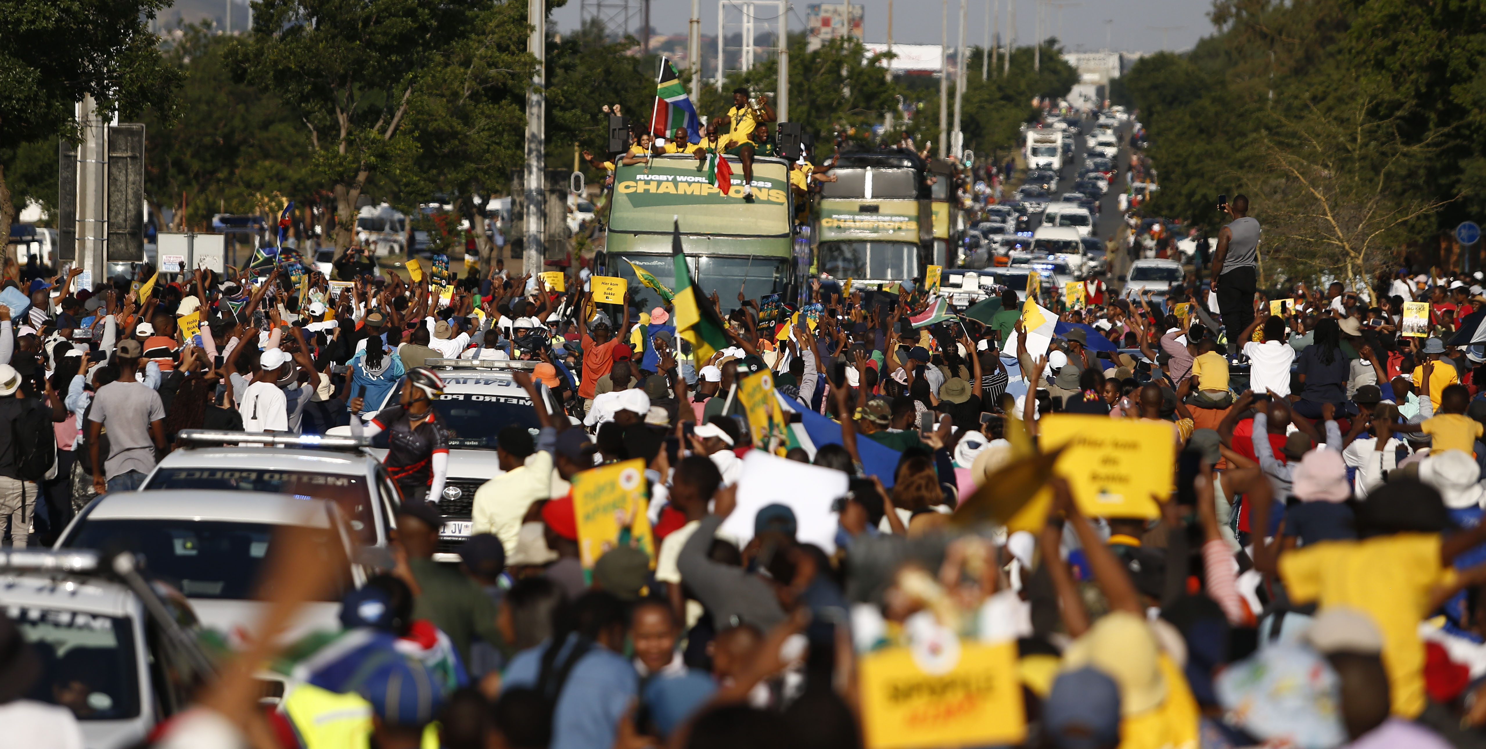 Rugby fans hit the streets to show the Bokke some Gauteng love