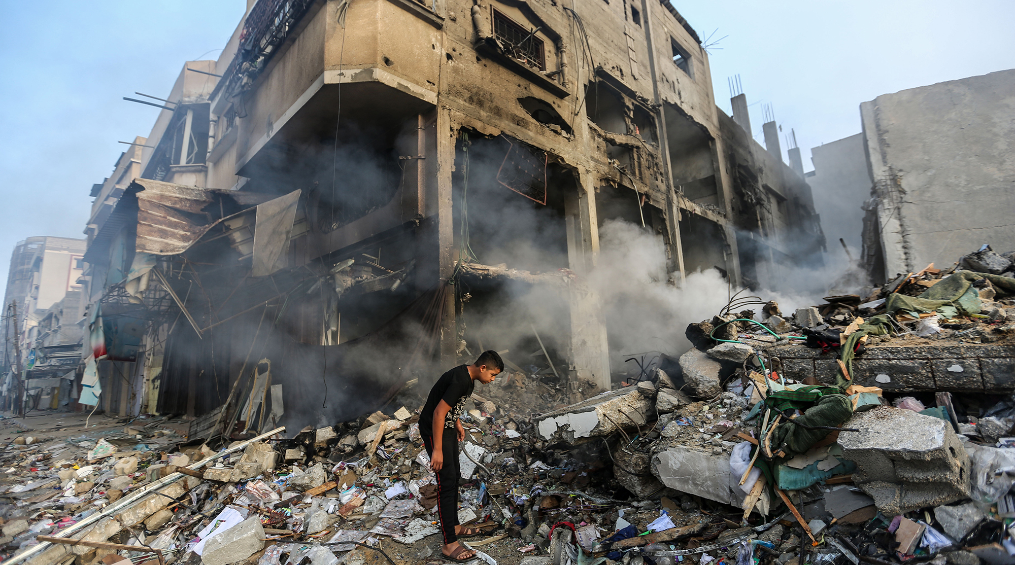 US and Israel deny that agreement  for hostage release and  five day Gaza cease-fire is close