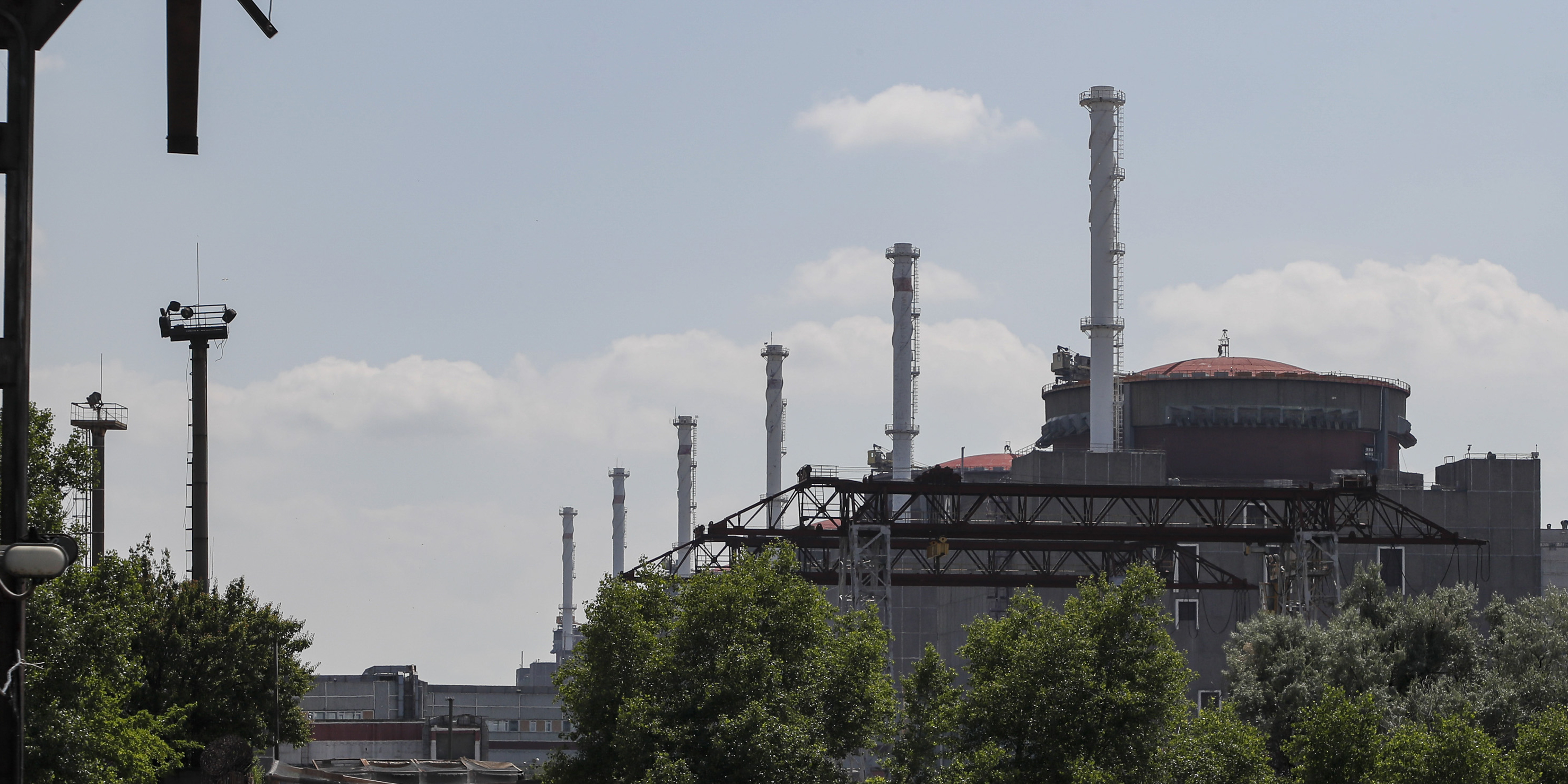 Zaporizhzhia nuclear plant cut off; Zelensky orders frontline fortifications; Russia boosts size of military