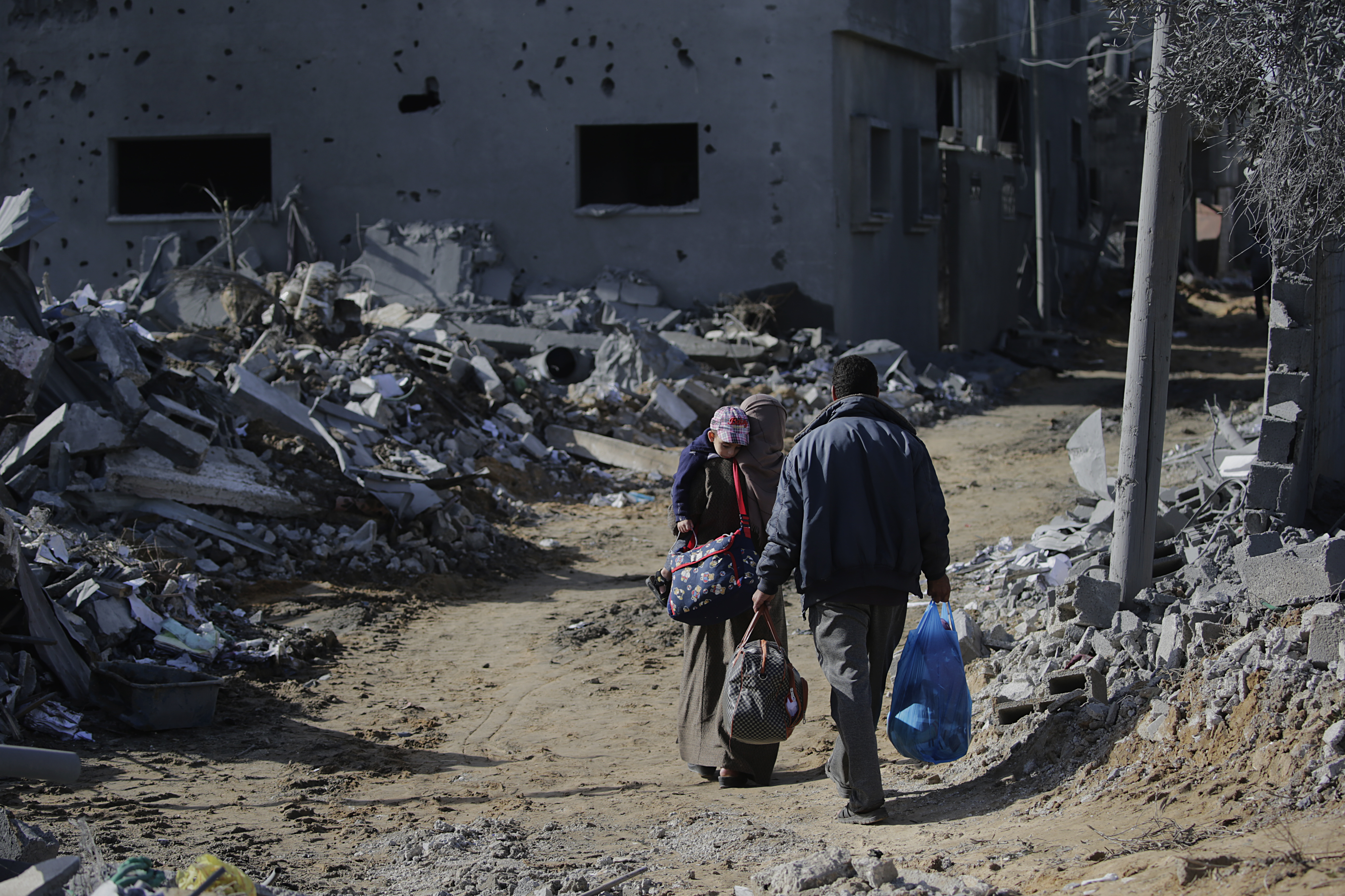 Damage following overnight Israeli airstrikes on Khan Younis, Gaza