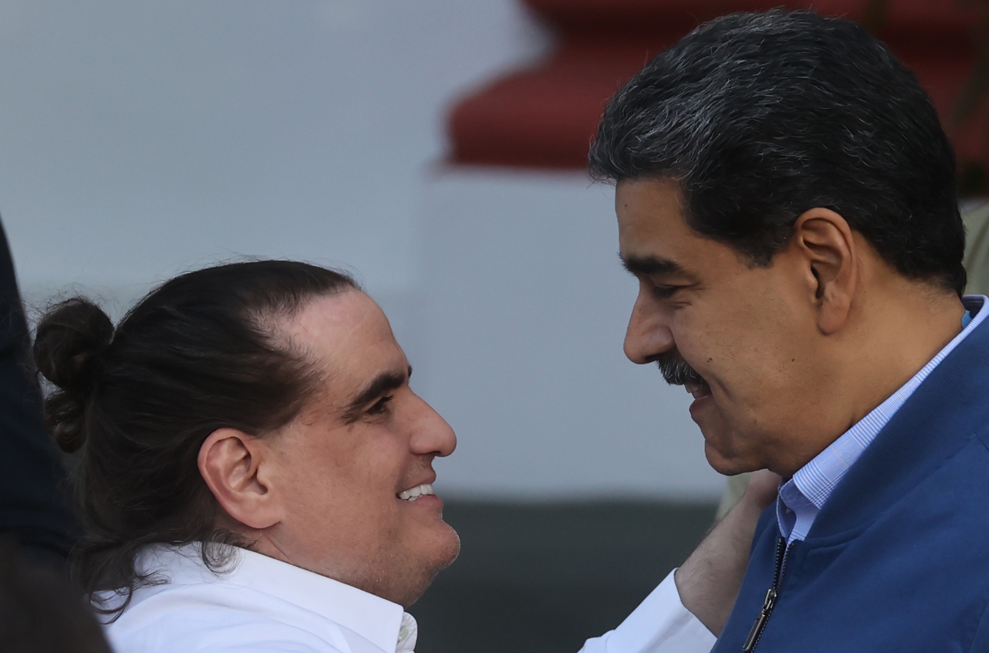 President Maduro receives Alex Saab after his release in the US