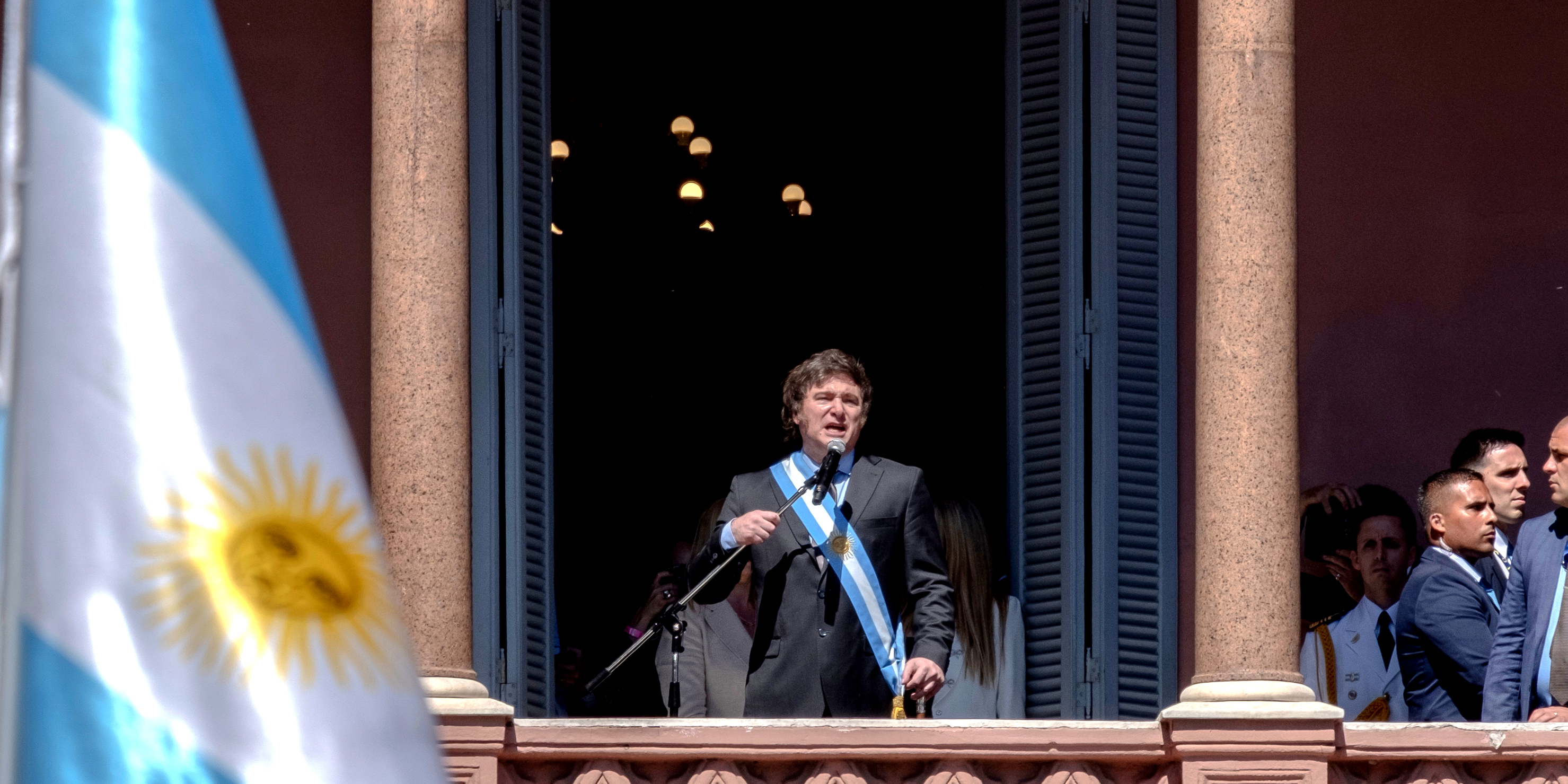 Argentina to issue 20,000 peso bills as inflation eclipses 211%