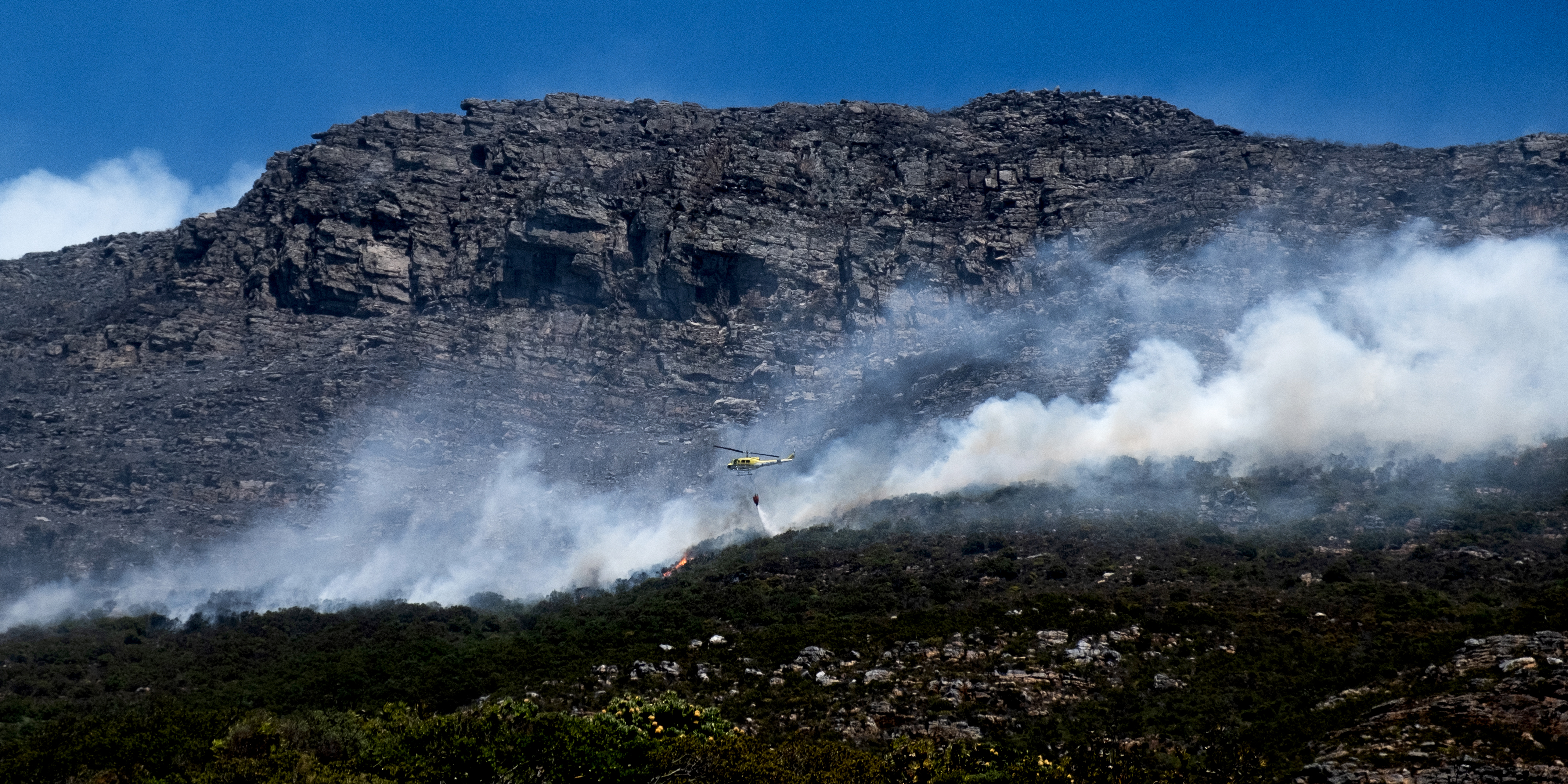Fire season — Crews battle Simon’s Town mountain fire days after devastating Dunoon inferno