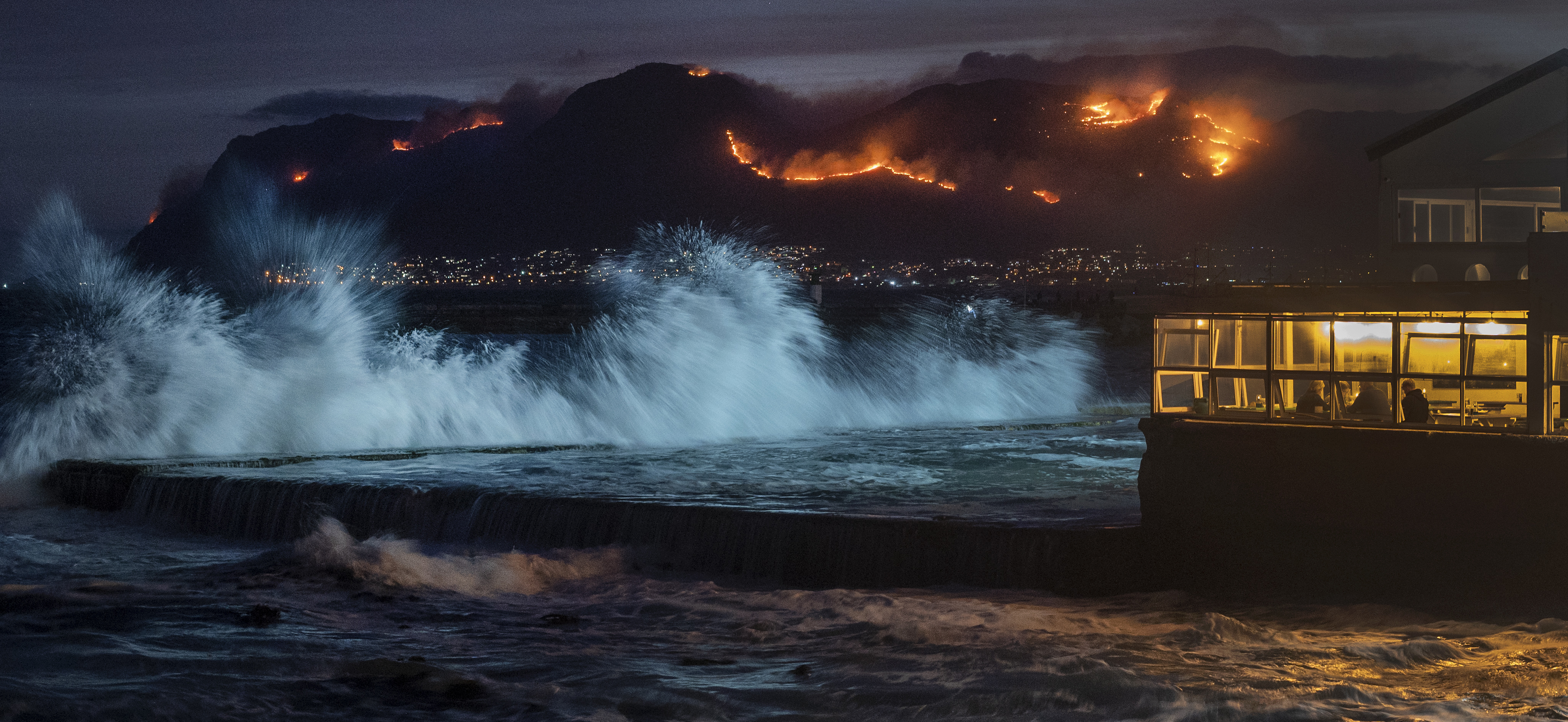 Simon’s Town firefighting efforts continue after an intense night and evacuations after midnight