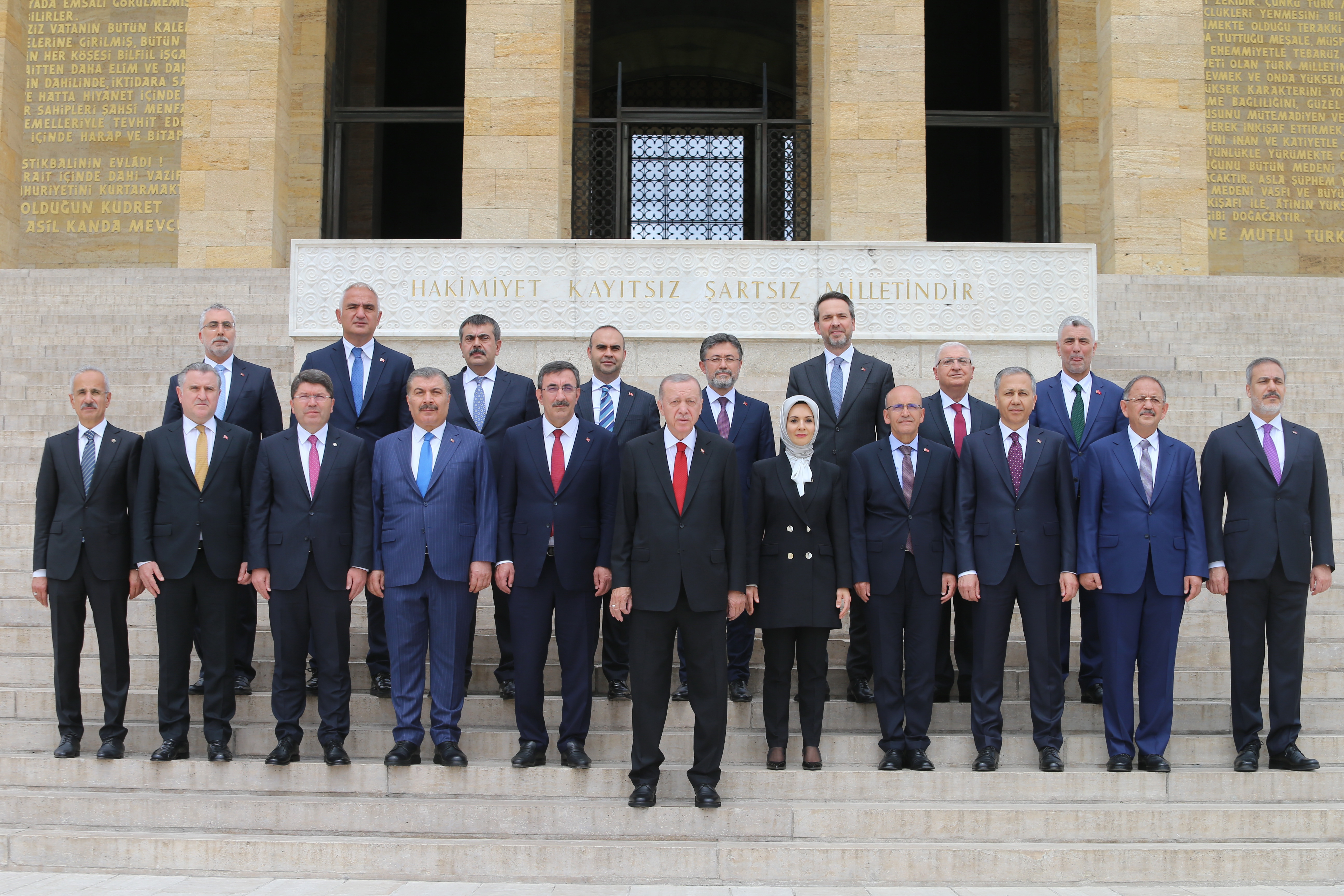 Turkish President Erdogan and new cabinet members visit Ataturk Mausoleum