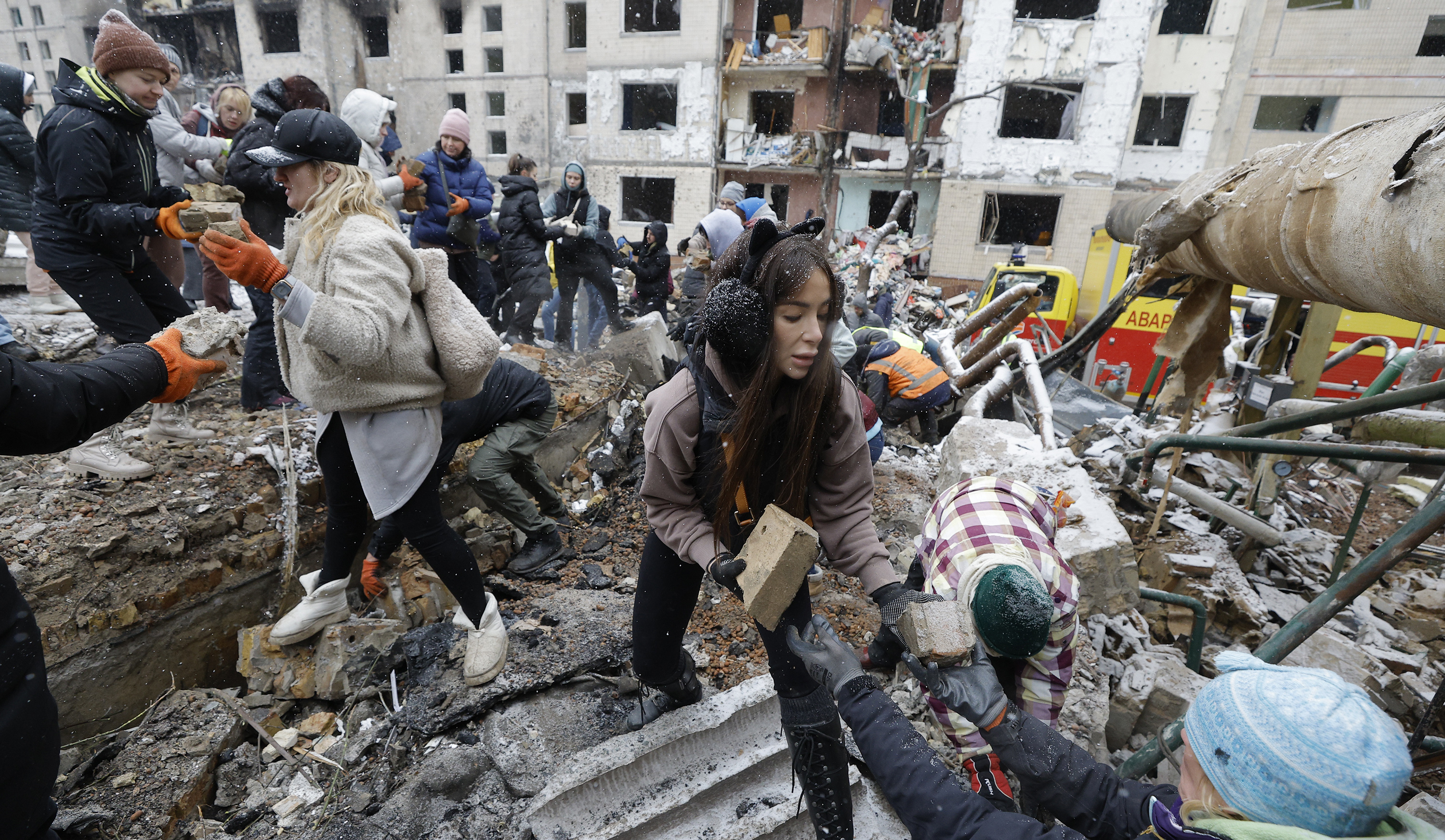 Poland urges tighter sanctions after Russian air strikes; Moscow, Kyiv make major prisoner swap